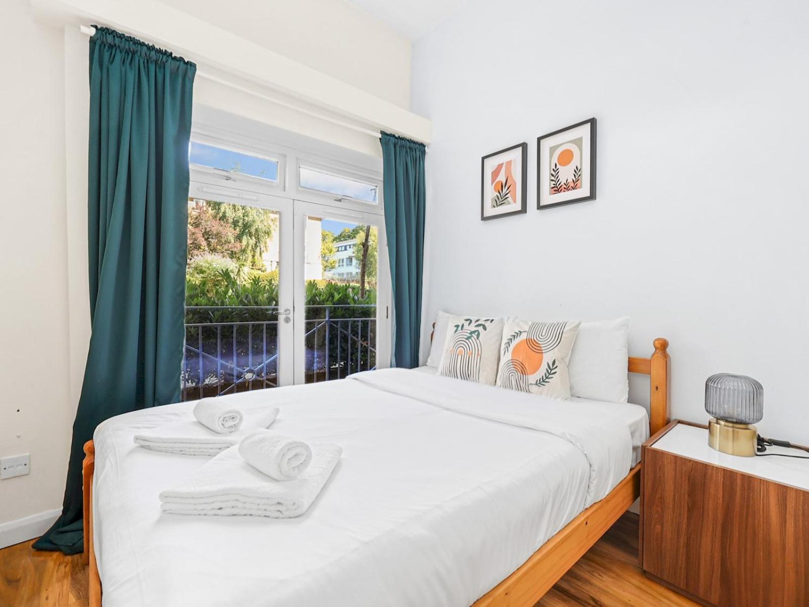 Pass the Keys Calm Brick Lane Area Stay, 2BR Home