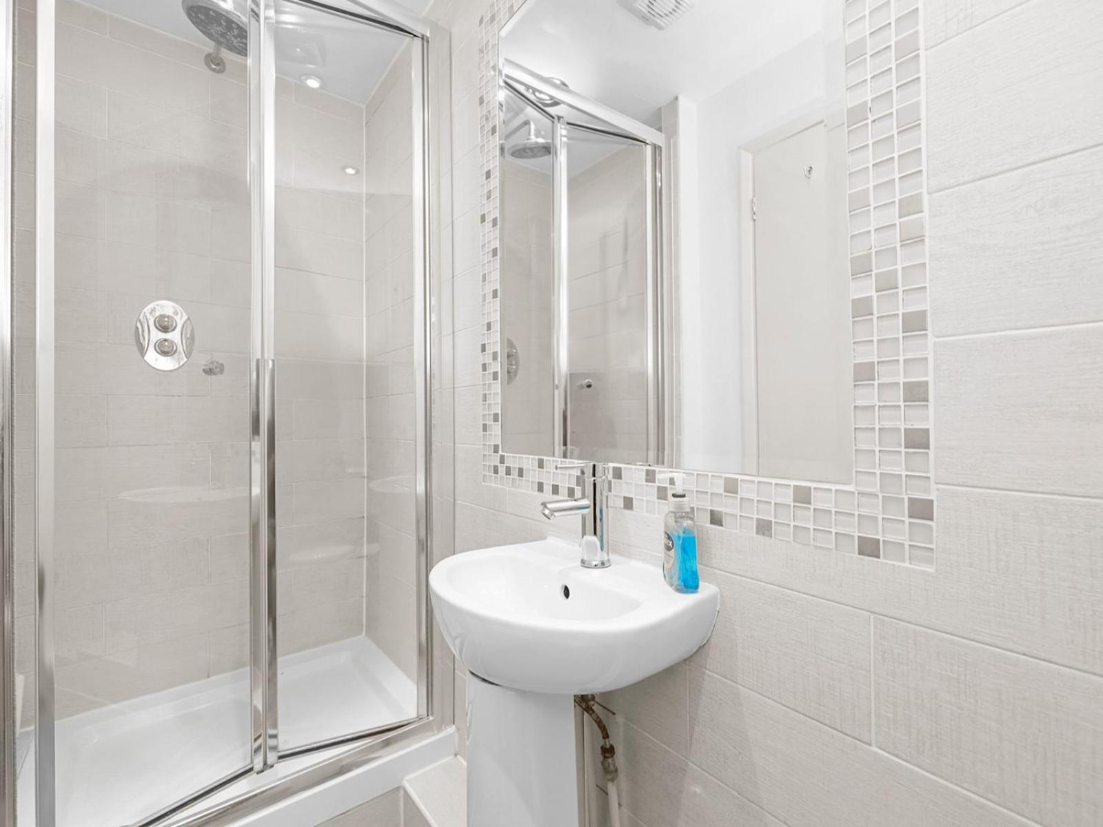 Pass the Keys Calm Brick Lane Area Stay, 2BR Home