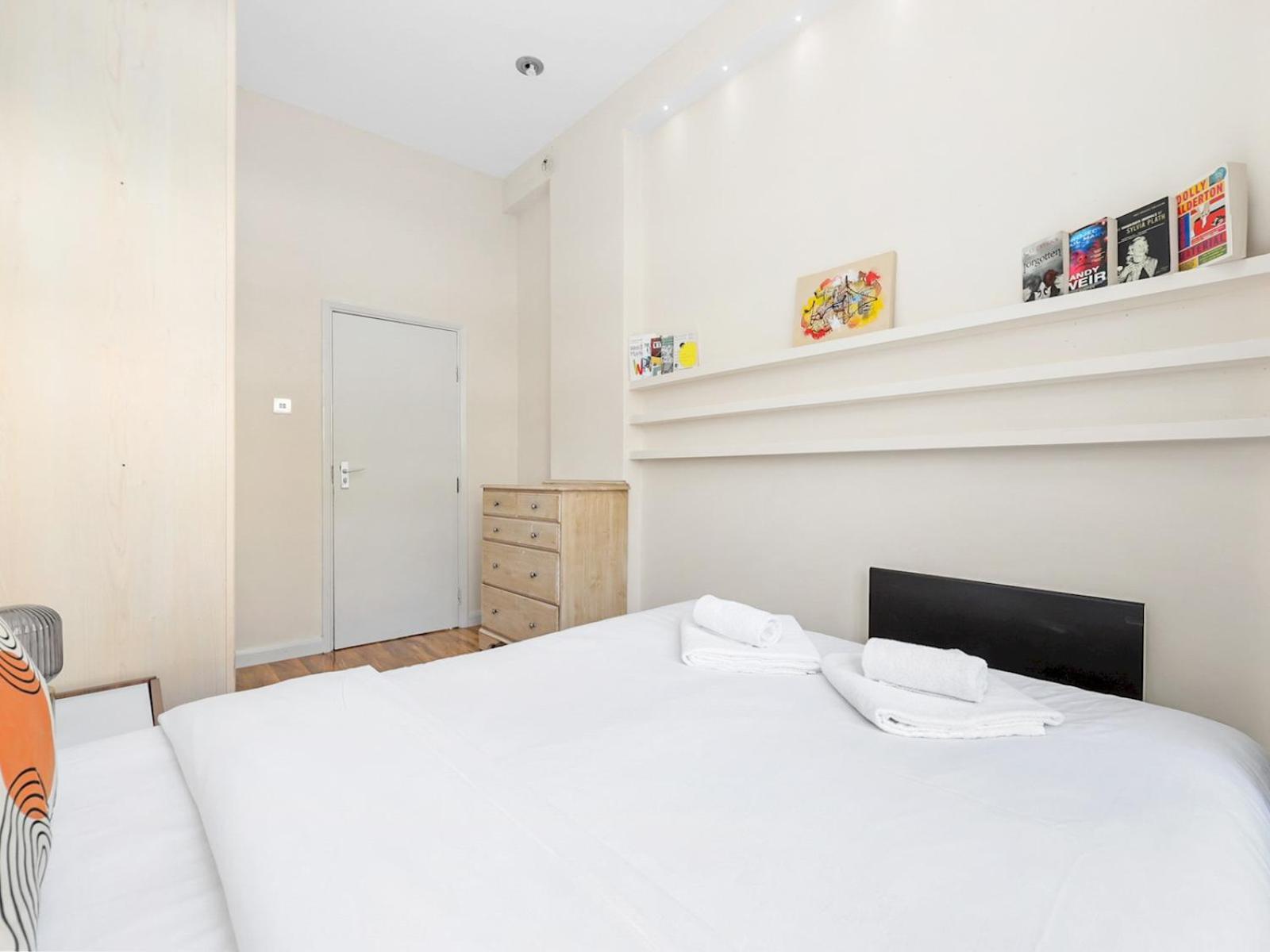 Pass the Keys Calm Brick Lane Area Stay, 2BR Home