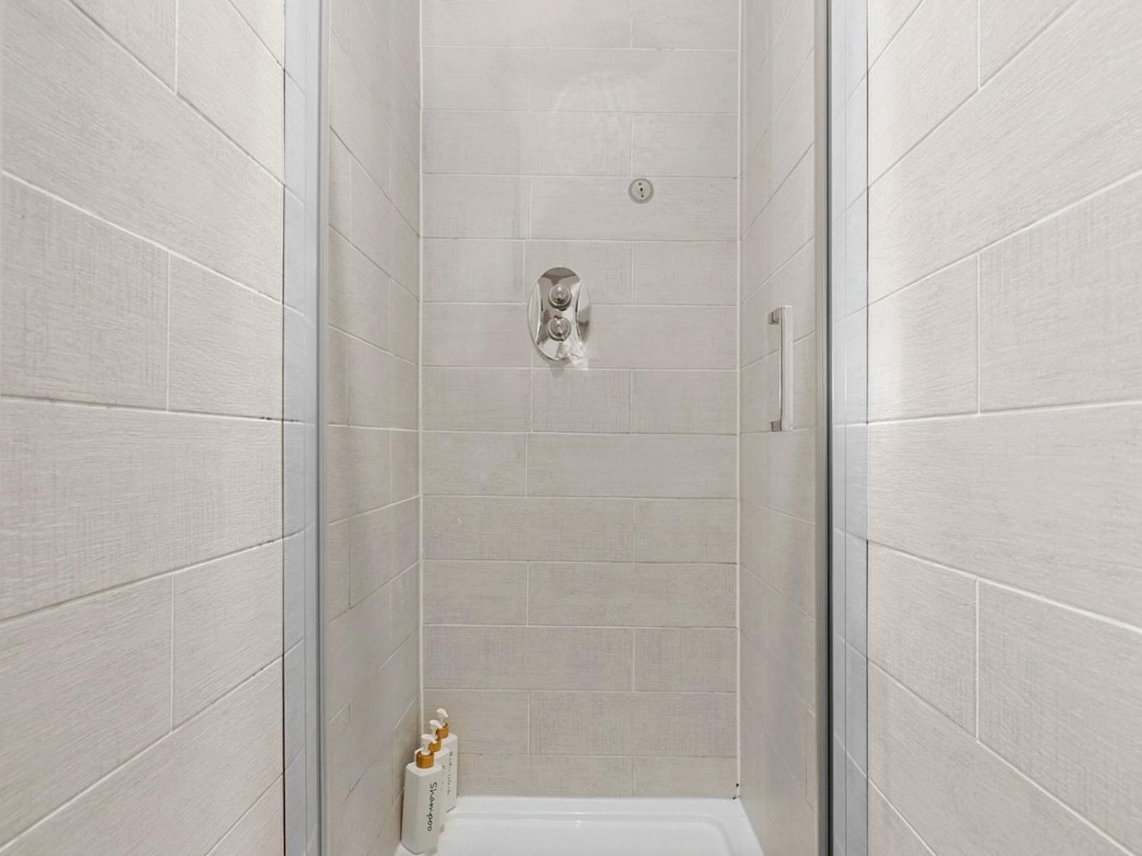 Pass the Keys Calm Brick Lane Area Stay, 2BR Home