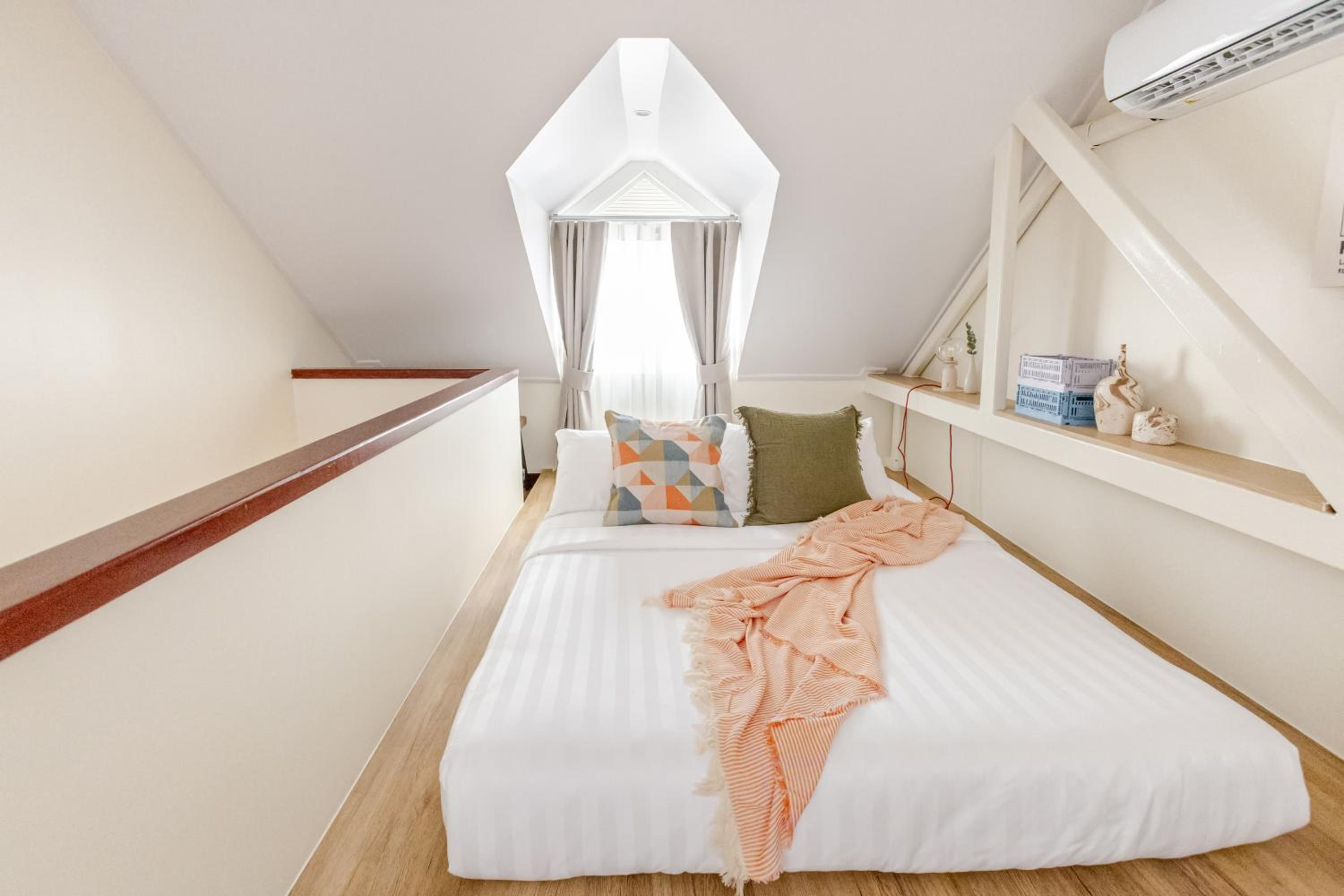 Nueng Rana 232 Corner view 1BR Duplex 3beds / 2B