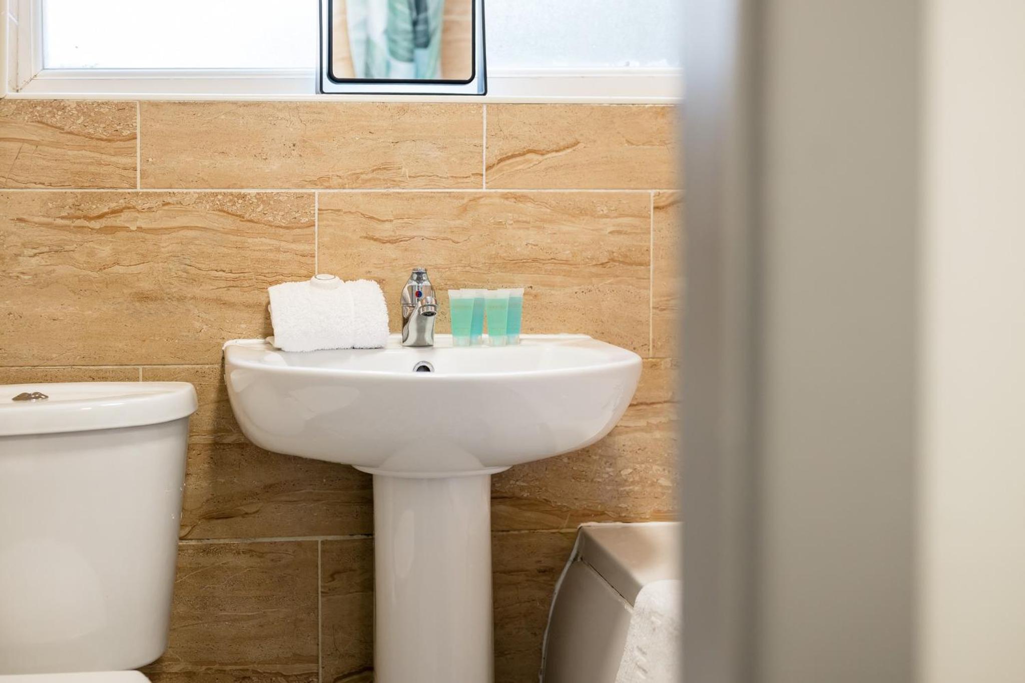 Randolph House - Air Host & Stay - Sleeps 6