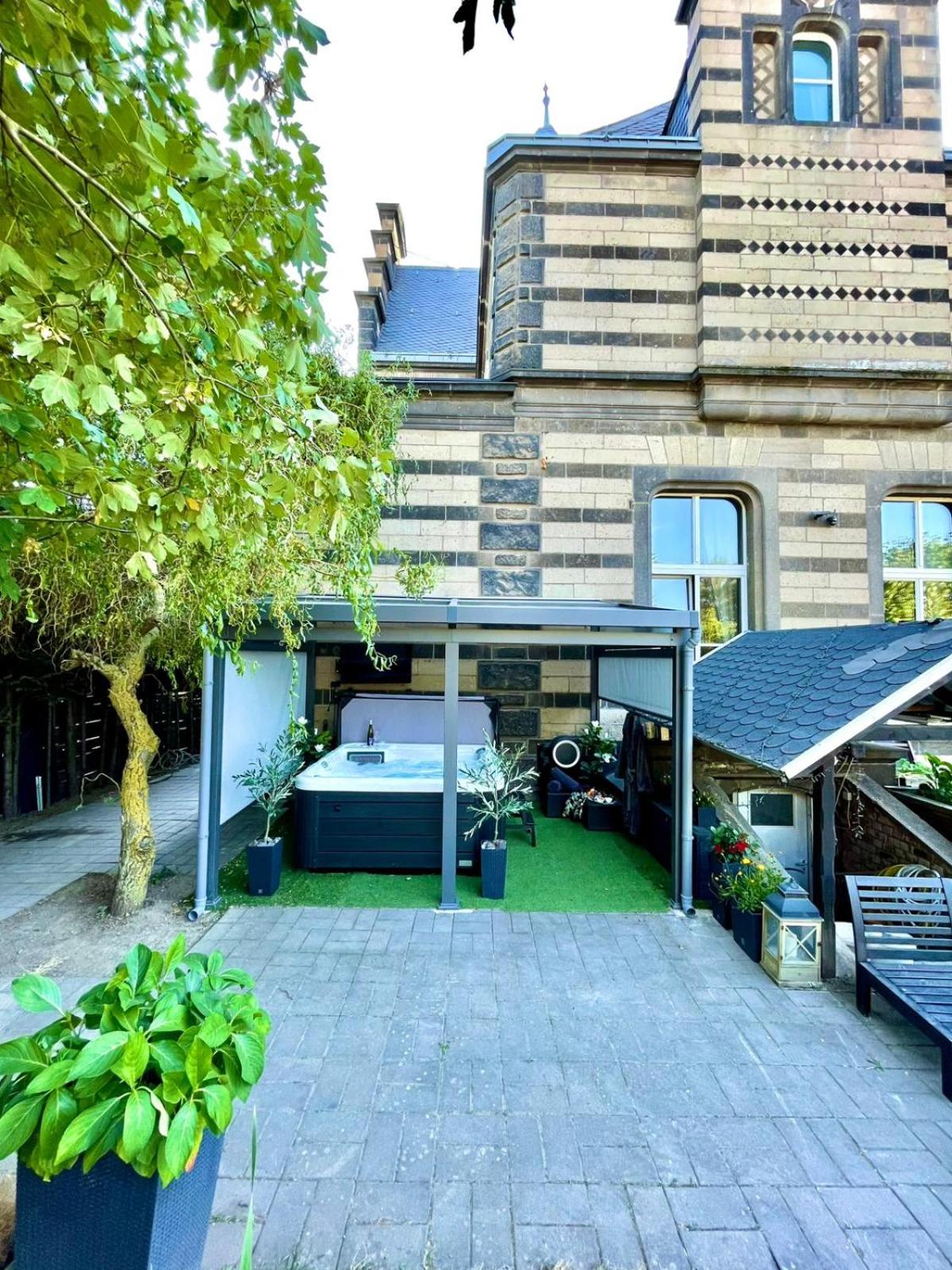 Bahnhofsromantik trifft Luxus - Alter Bahnhof von Kruft