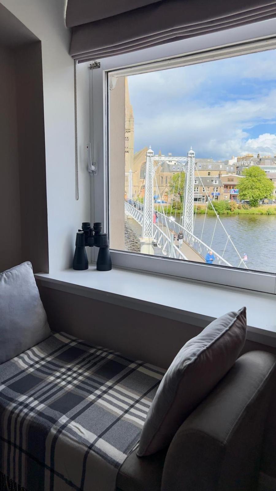 River-View Loft, sleeps 4, with parking