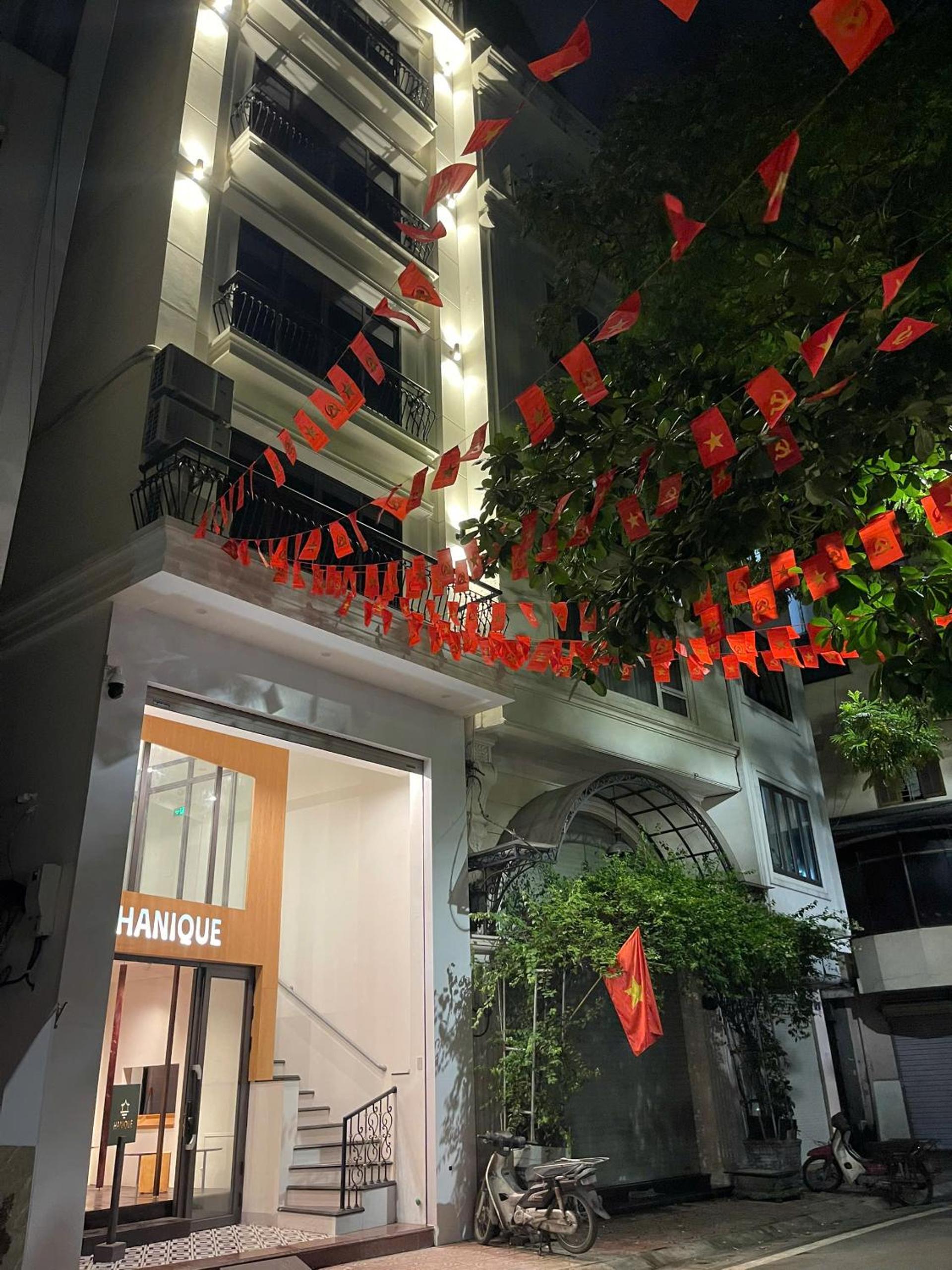 Hanique Cafe and Stay