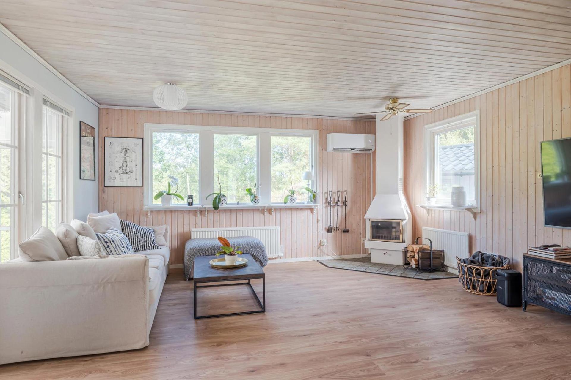 2 bedroom Lake house