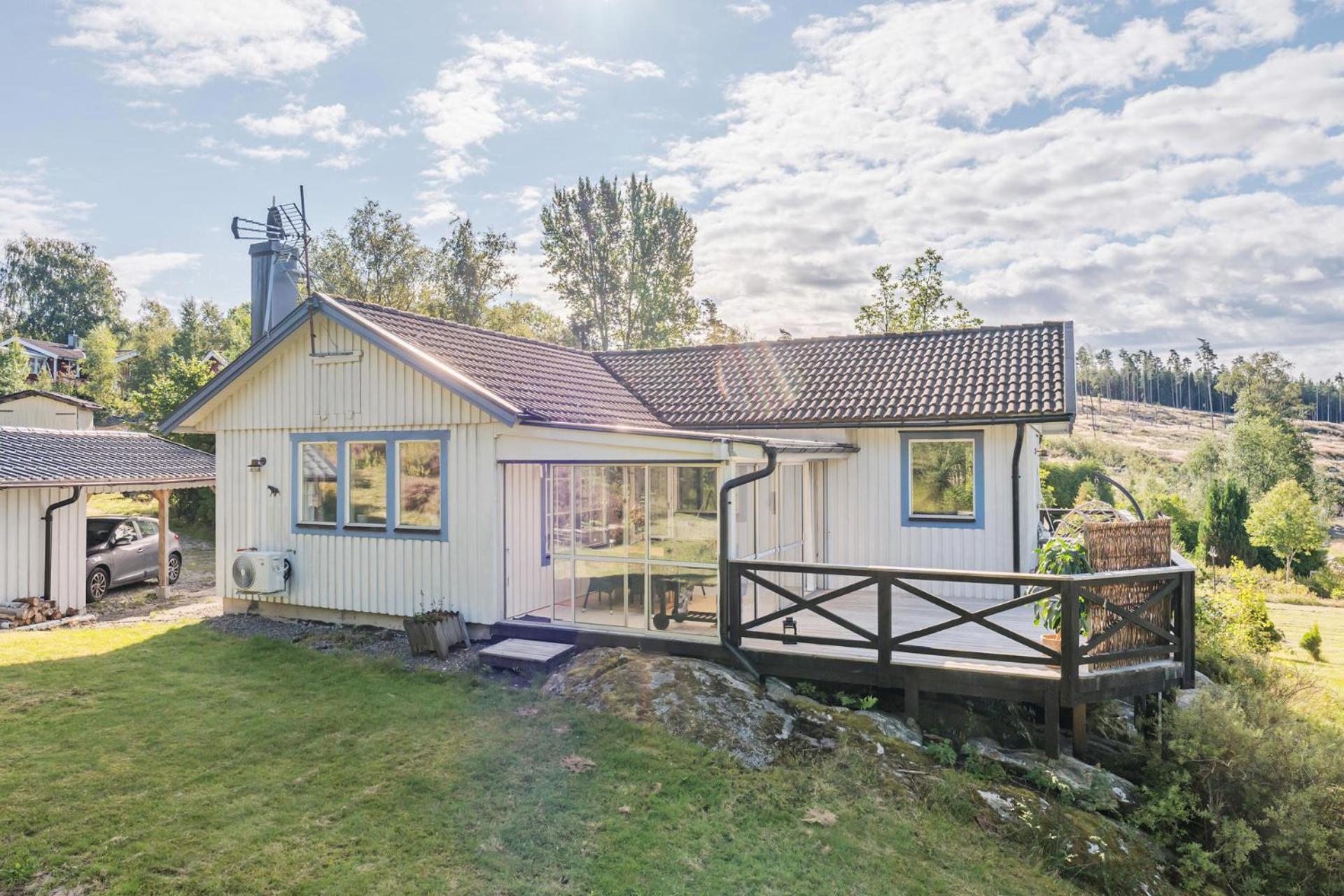 2 bedroom Lake house