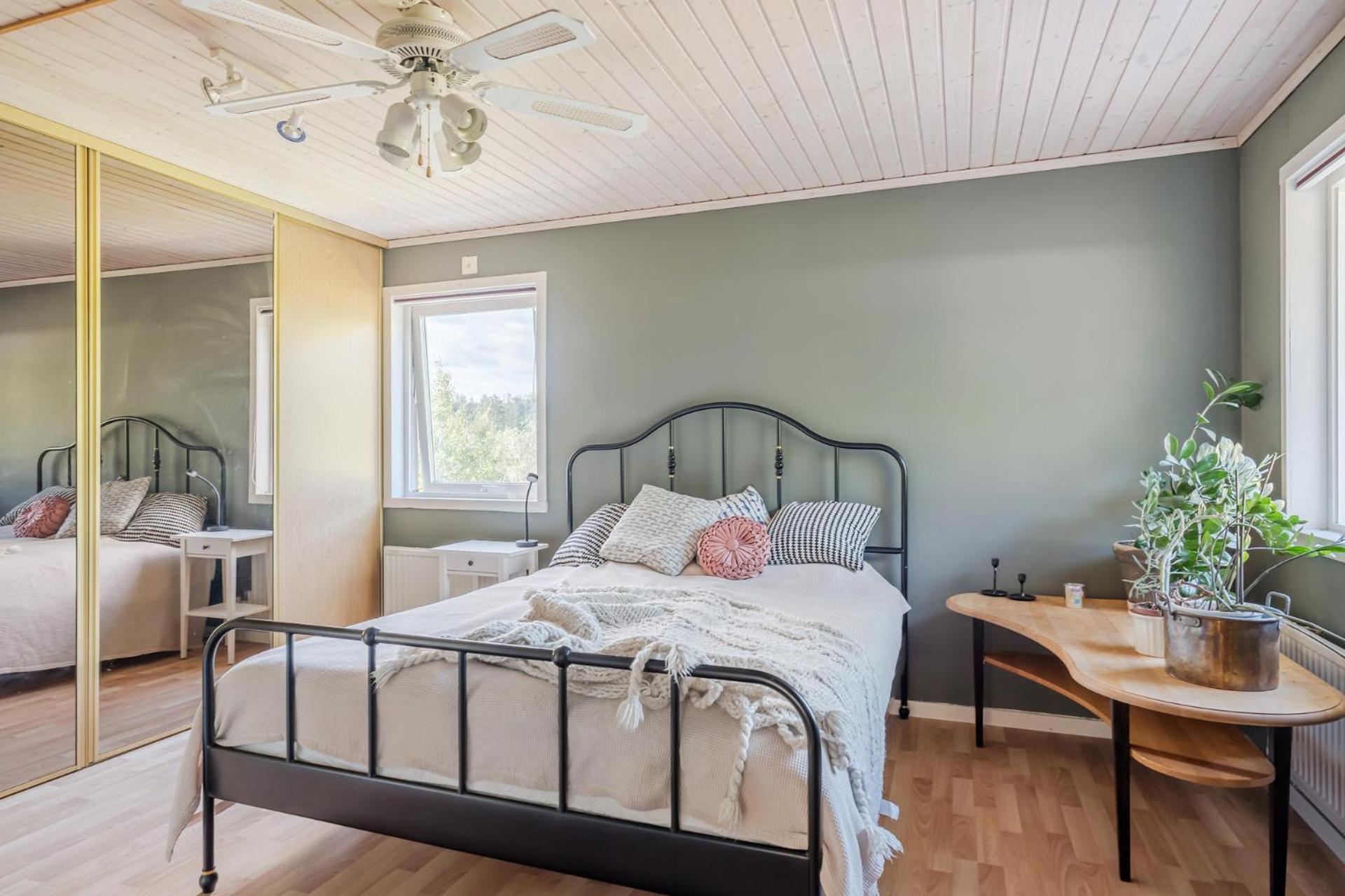 2 bedroom Lake house