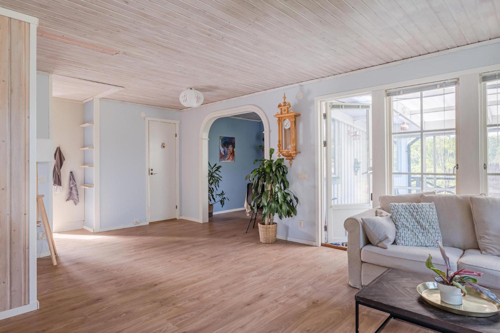 2 bedroom Lake house
