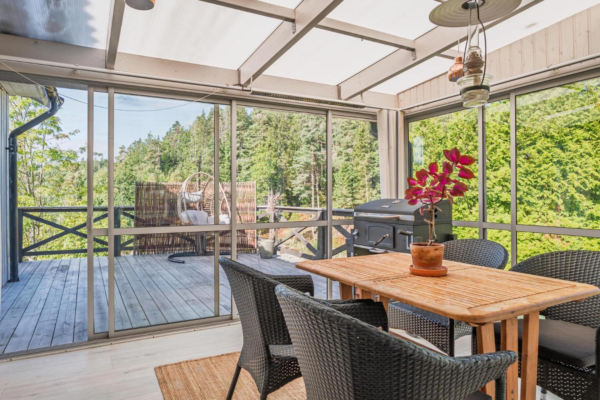 2 bedroom Lake house