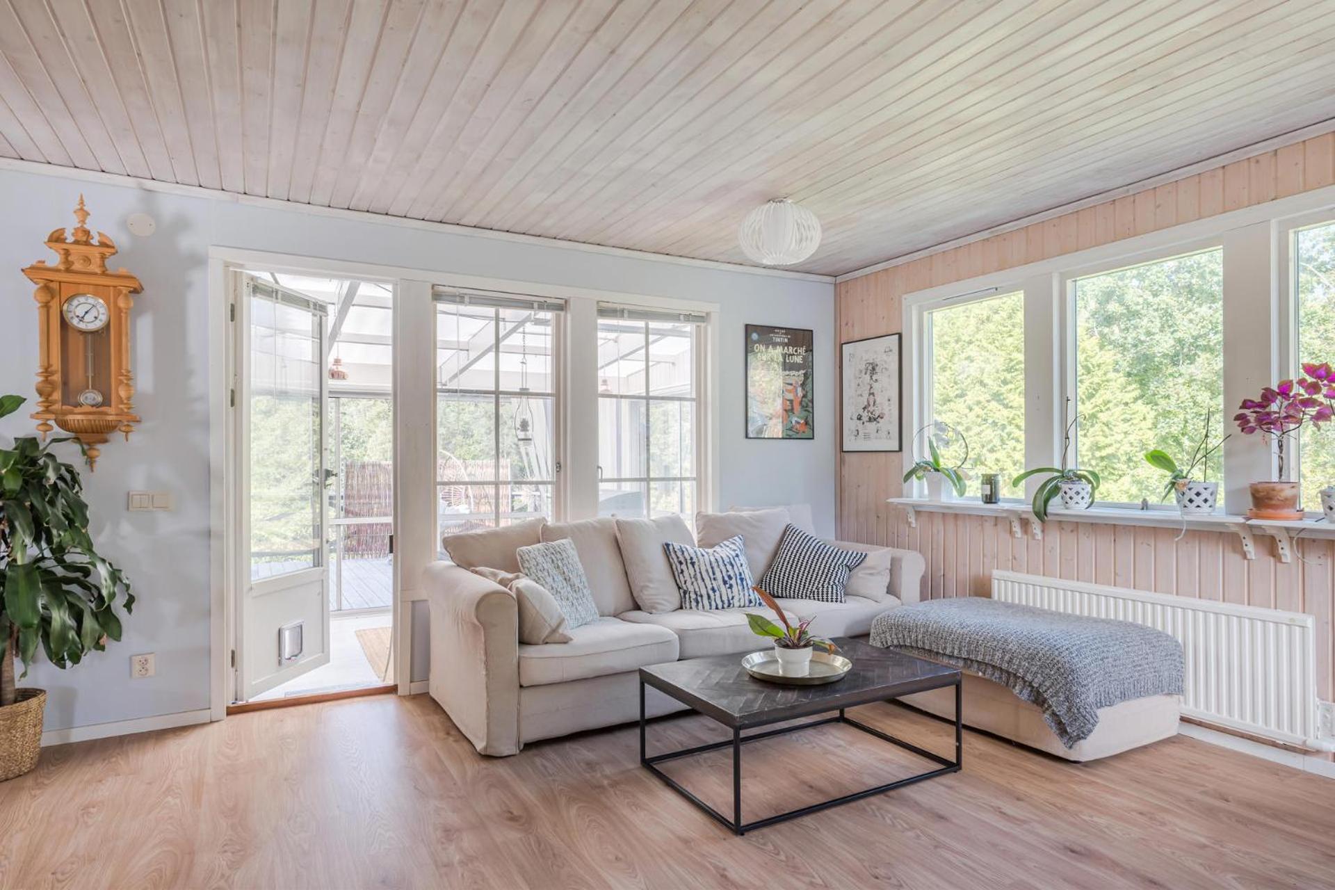 2 bedroom Lake house