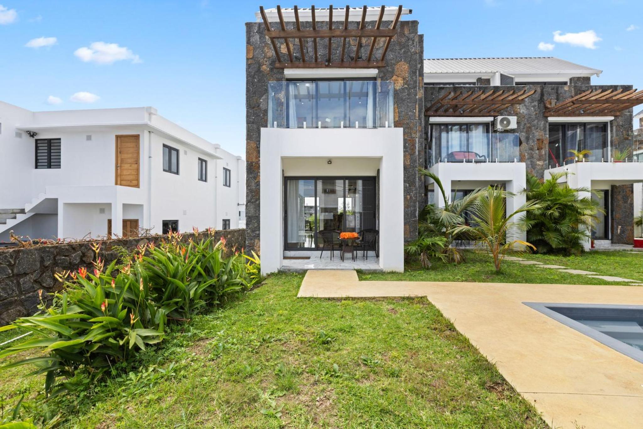 7 Green Village