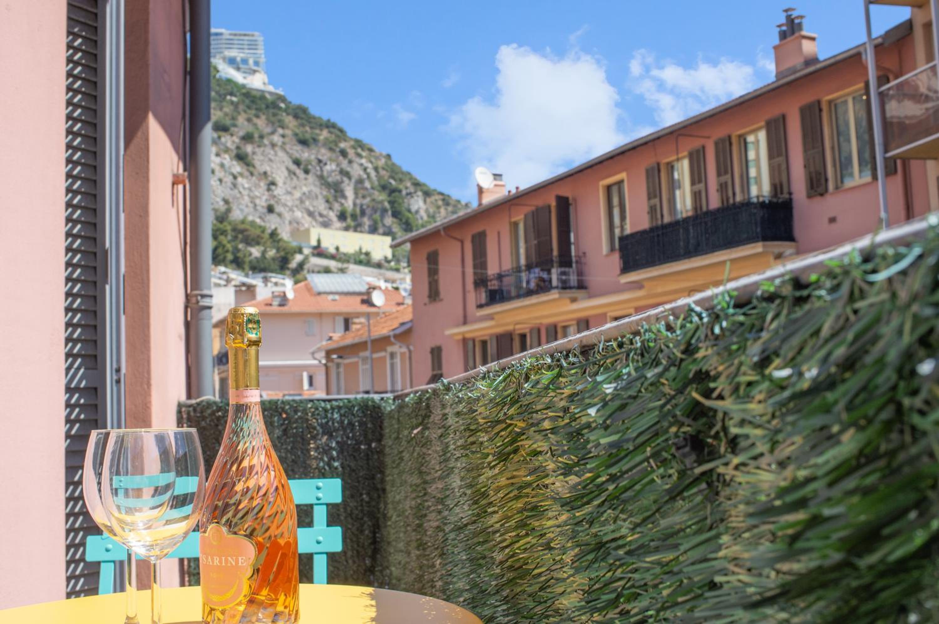 AV DE FRANCE - Agréable 3 pièces - Frontière Monaco à 30 mètres