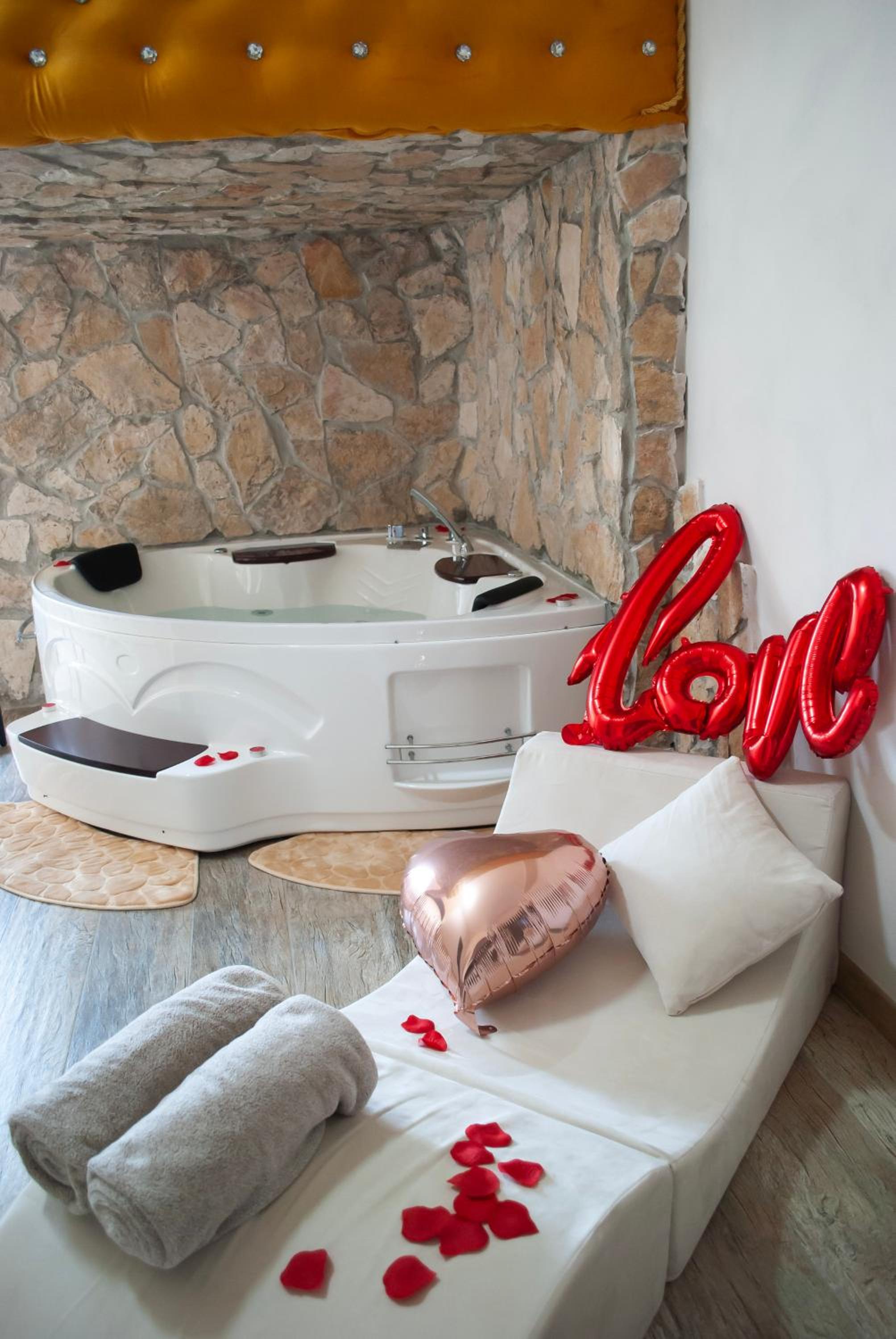 Qt suite & luxury