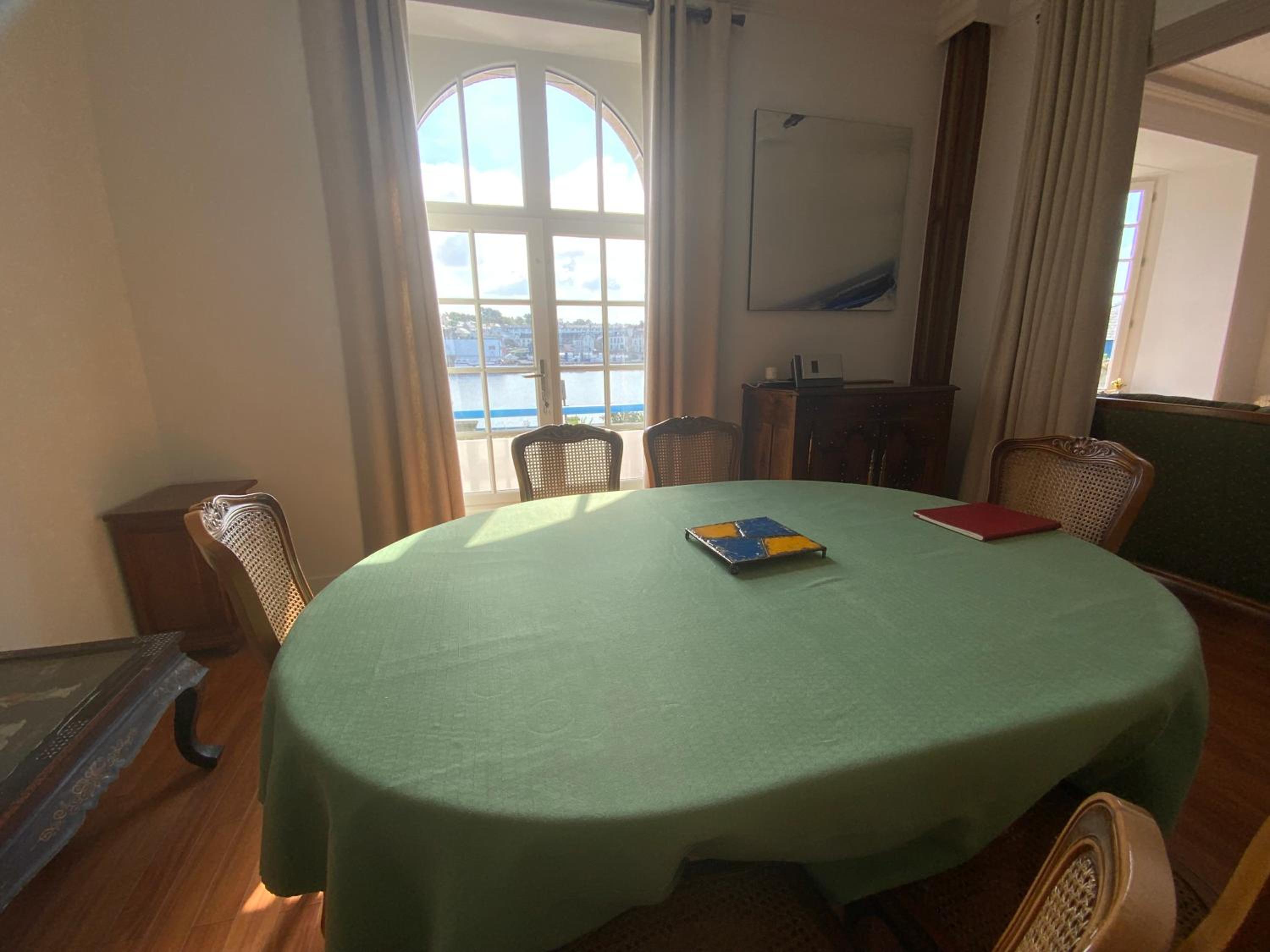 La Maison spacieuse vue mer- port d'Audierne
