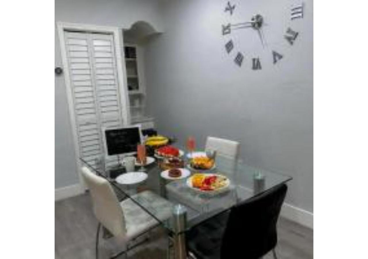 5 min to Brickell & Bars - Arcade - King Bed - Outdoor Fun