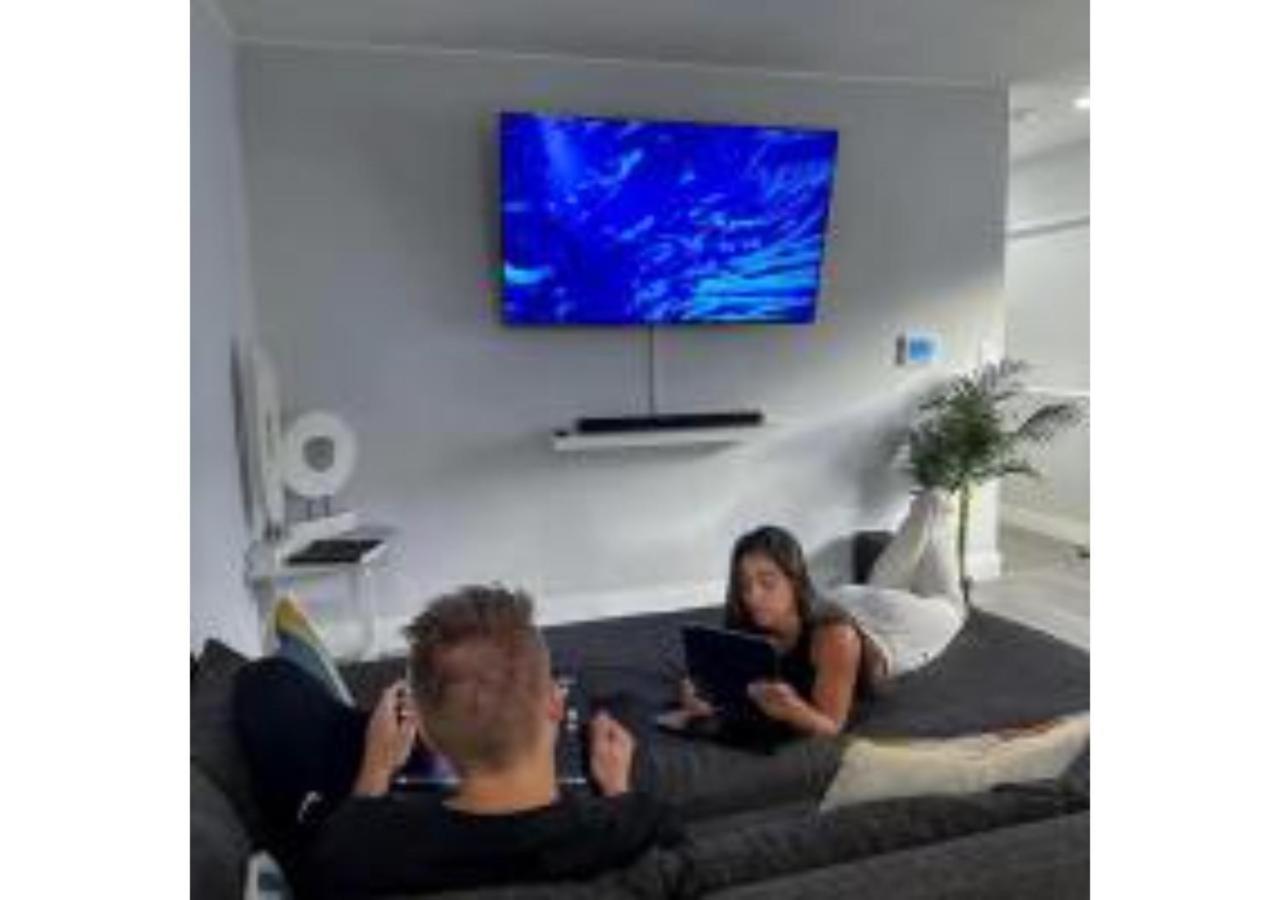 5 min to Brickell & Bars - Arcade - King Bed - Outdoor Fun