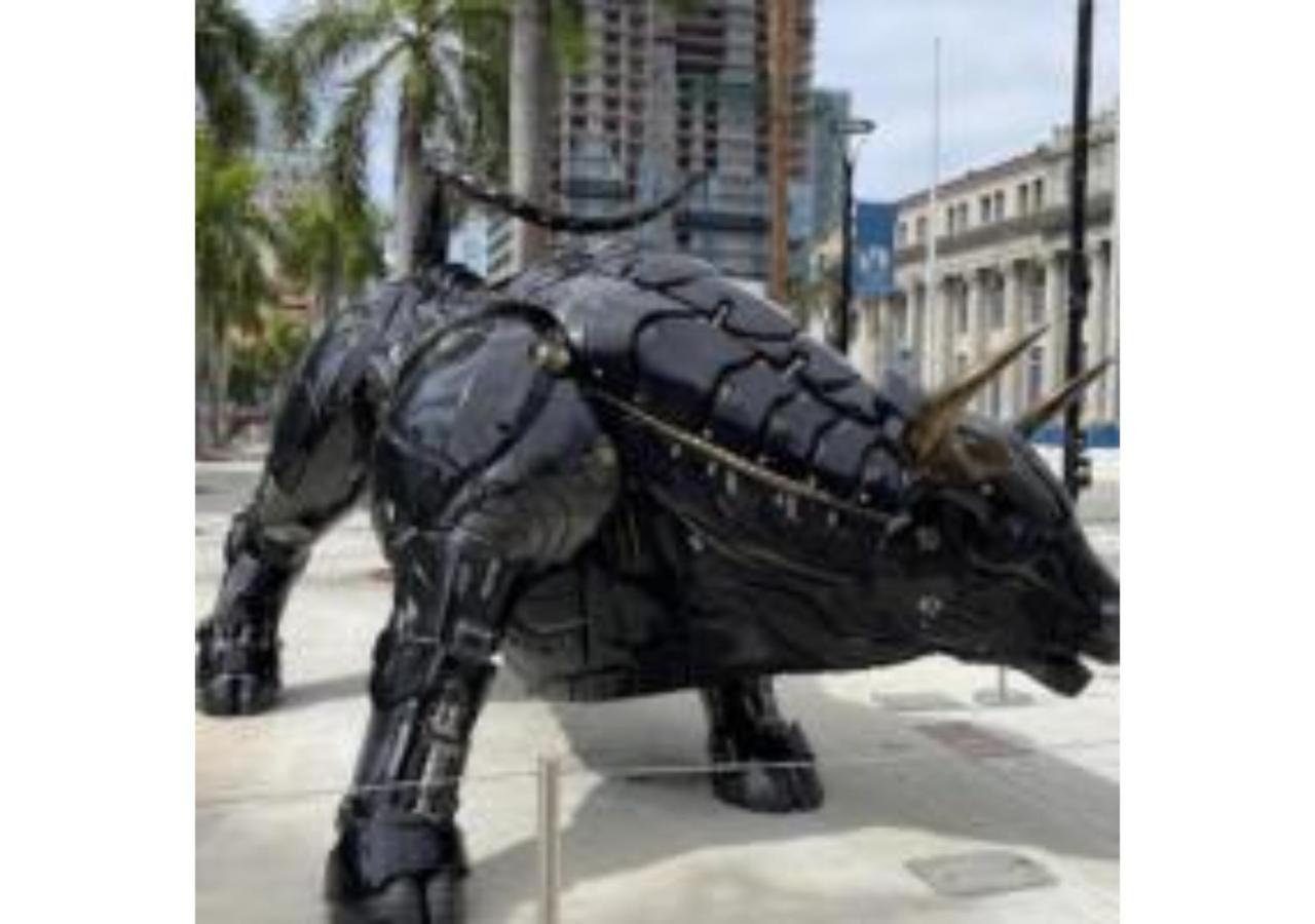 5 min to Brickell & Bars - Arcade - King Bed - Outdoor Fun