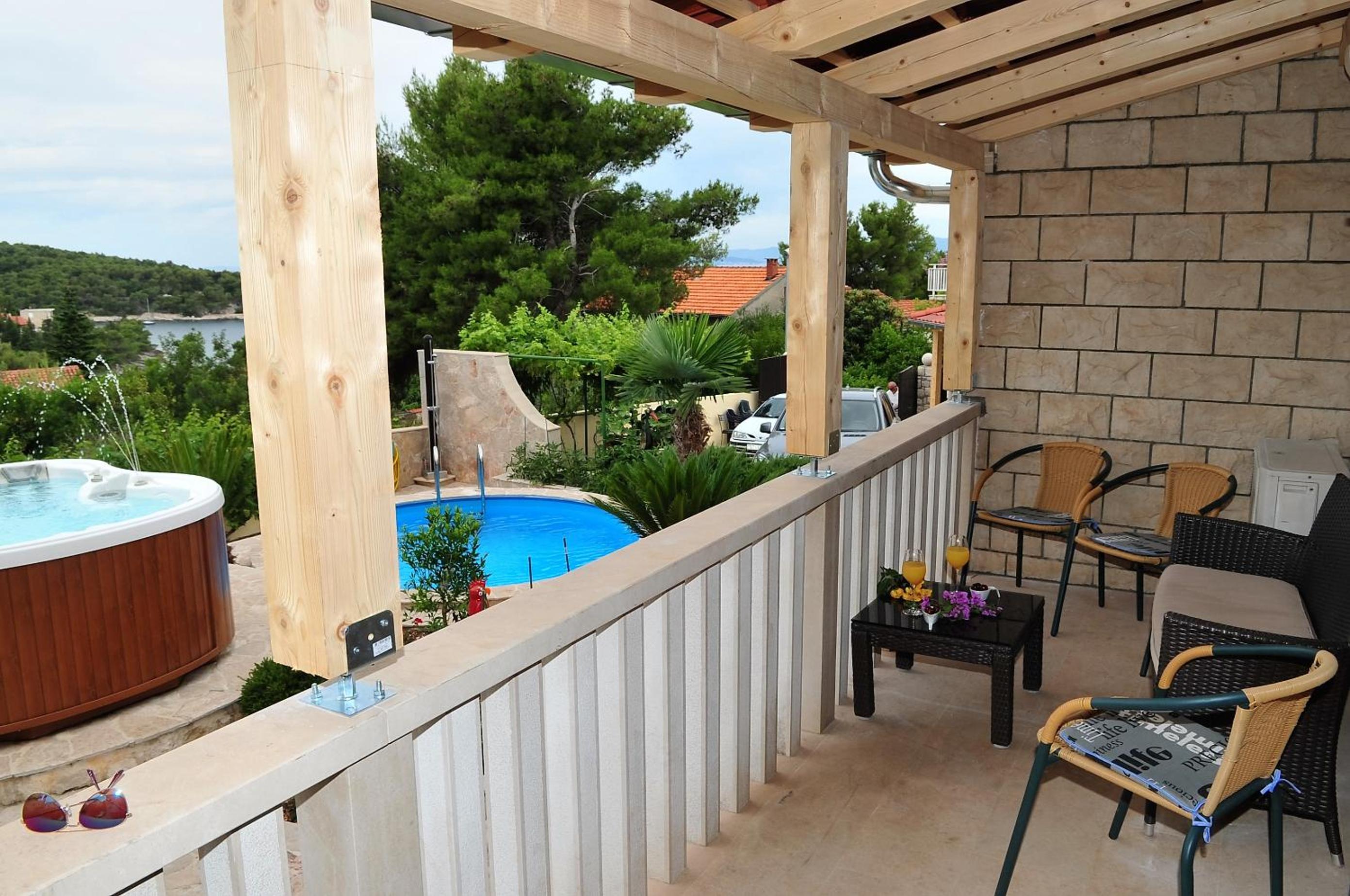 Hotel Apartments " Happy villa " - Image 1