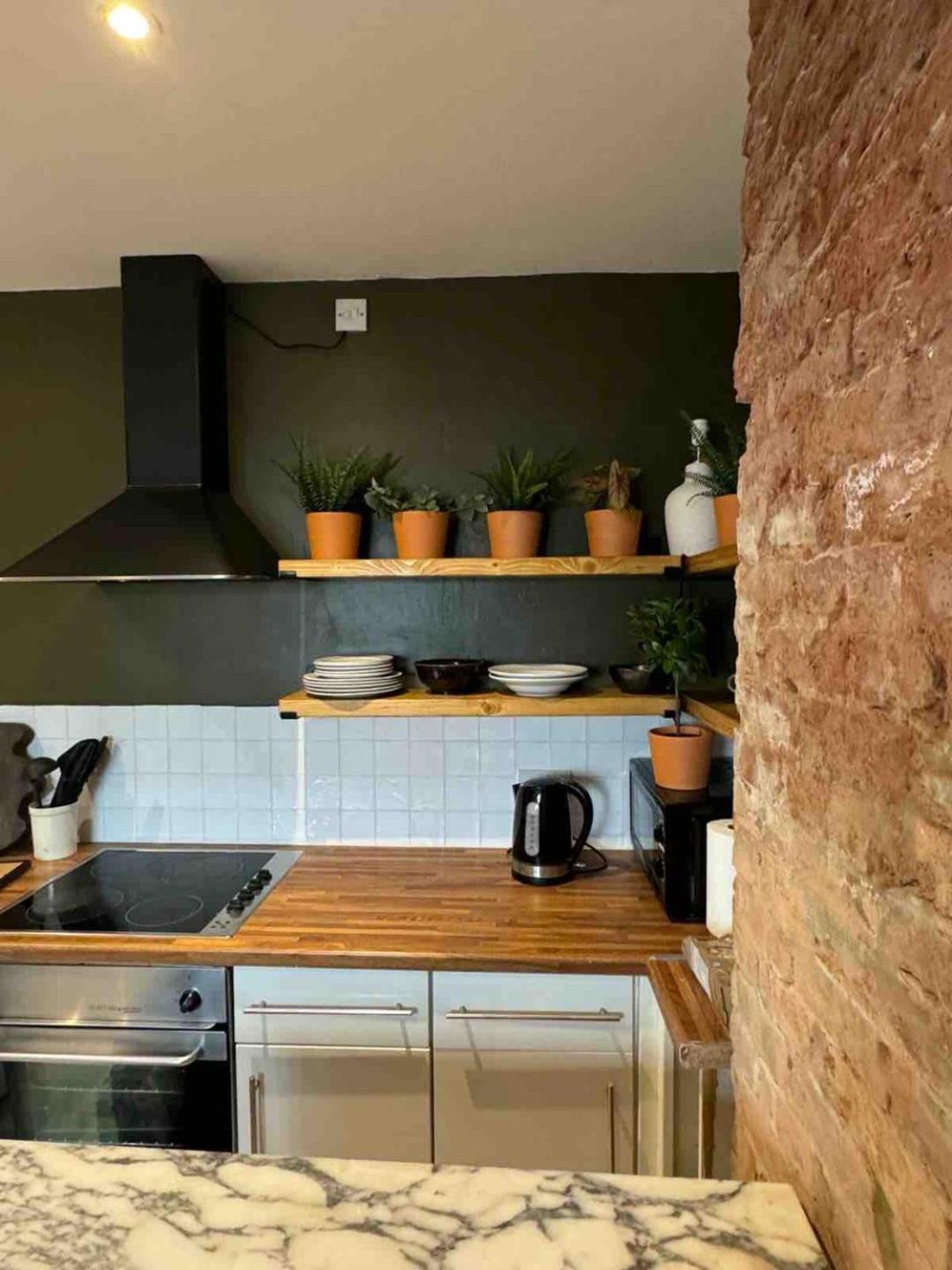 Cozy Garden Apartment with Wood Burner