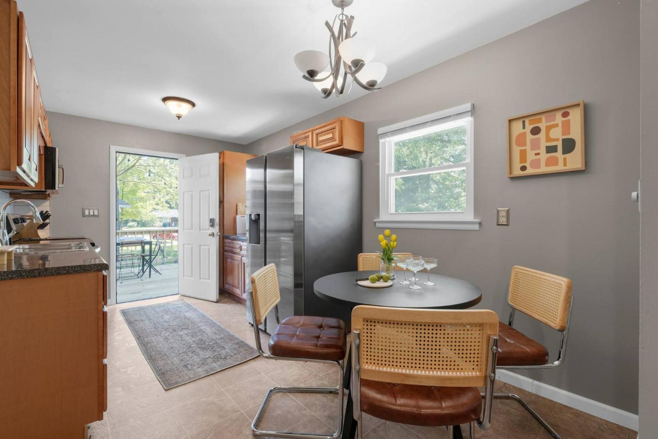 Spacious 5BR Firepit with Deck Near OSU and More