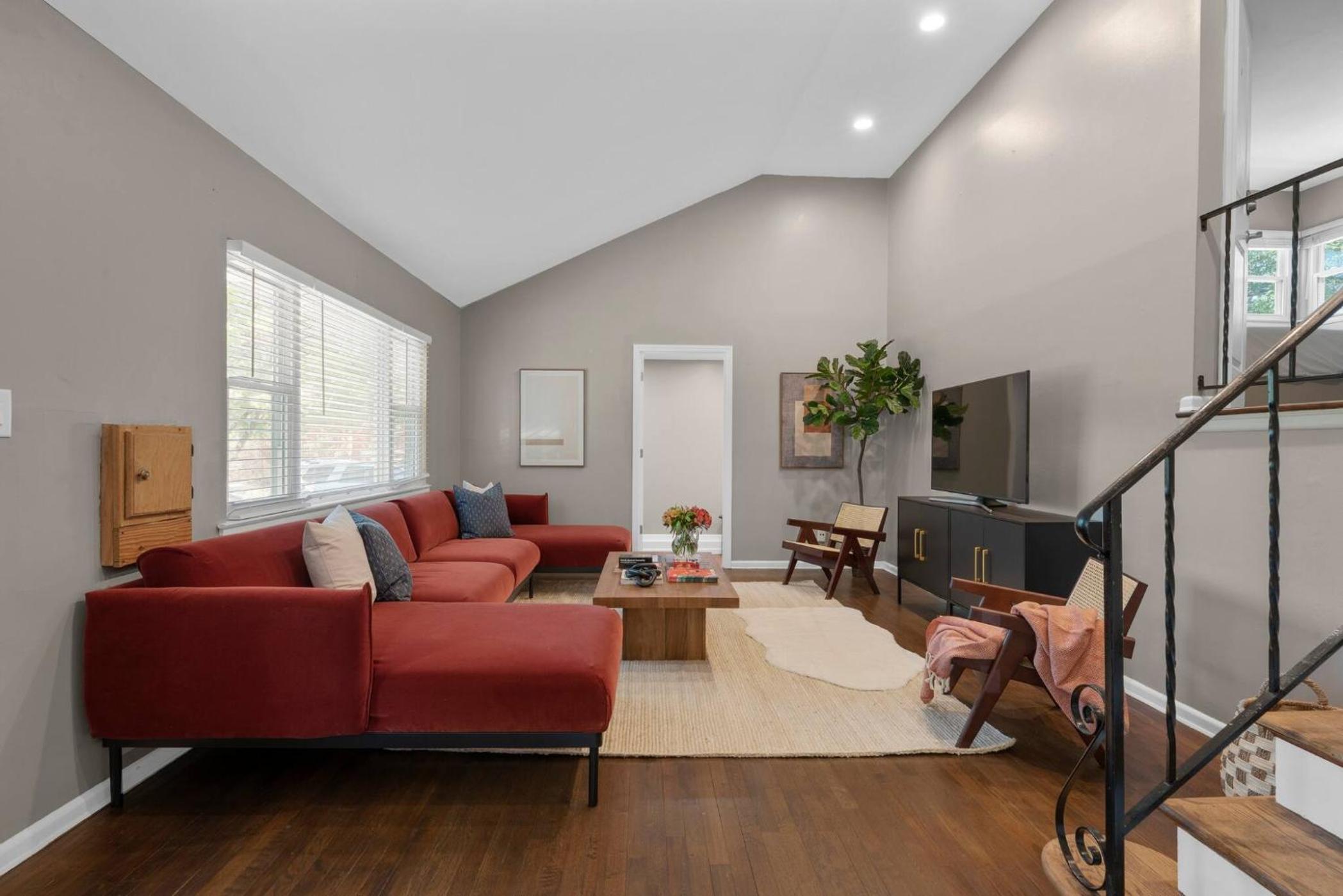 Spacious 5BR Firepit with Deck Near OSU and More