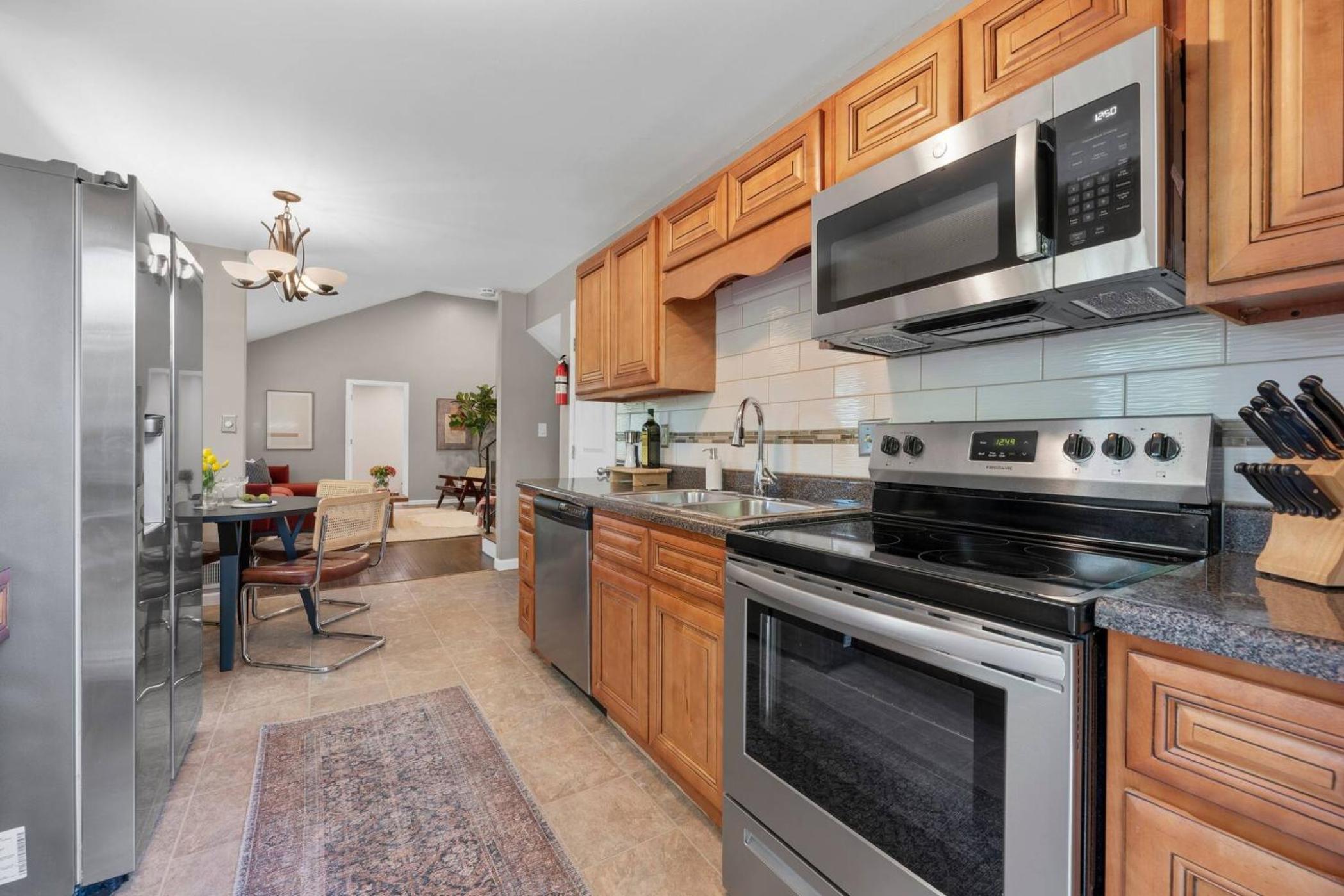 Spacious 5BR Firepit with Deck Near OSU and More