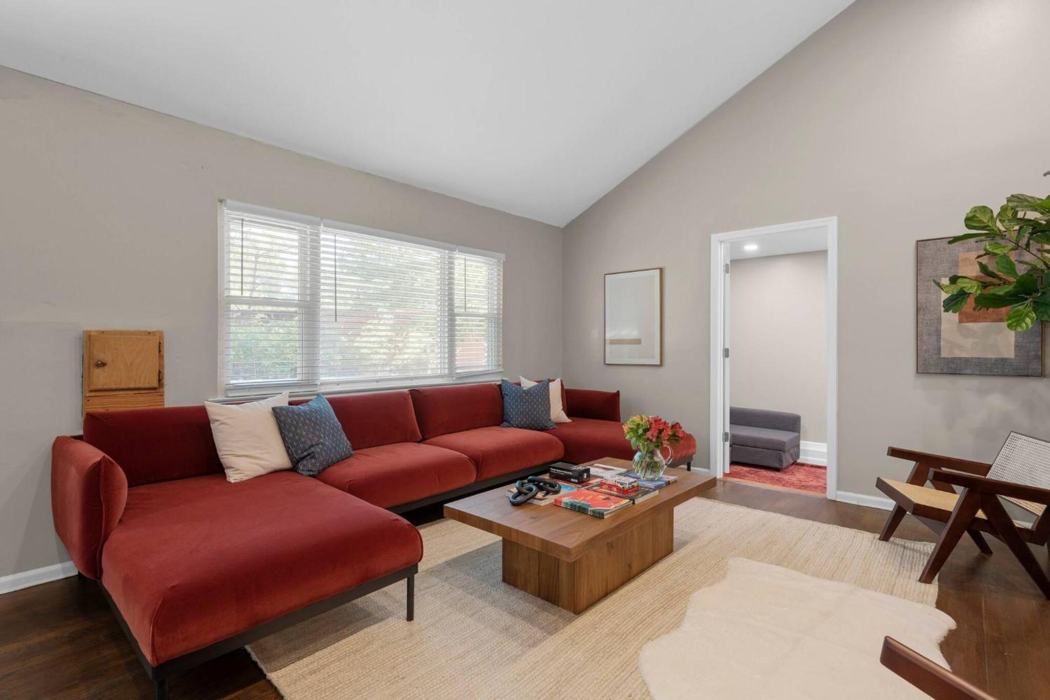 Spacious 5BR Firepit with Deck Near OSU and More