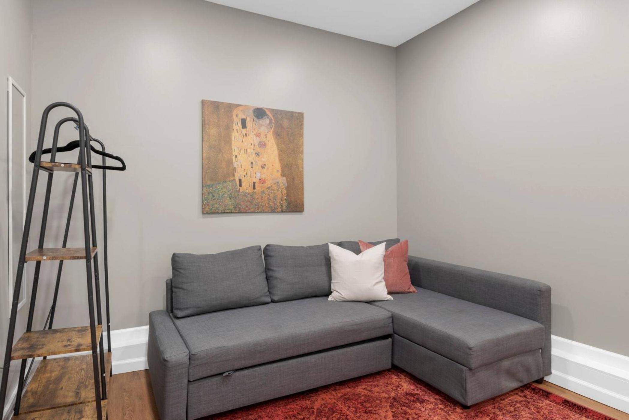Spacious 5BR Firepit with Deck Near OSU and More