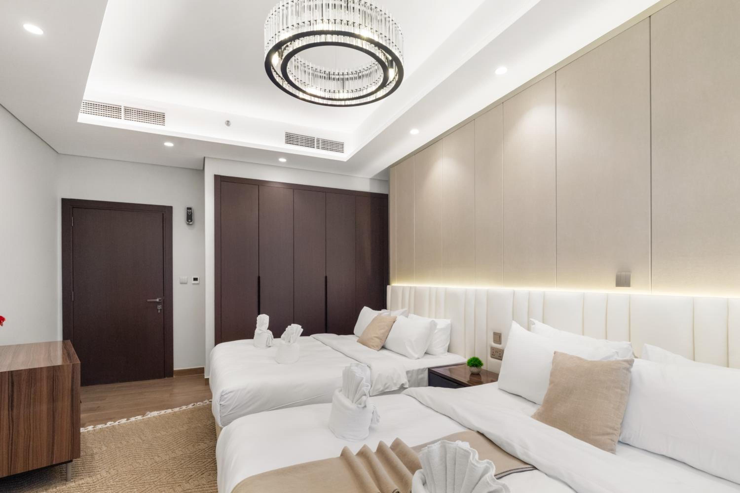 Royal Vista - Luxury 4BR Apartment At Nobles Tower - Business Bay