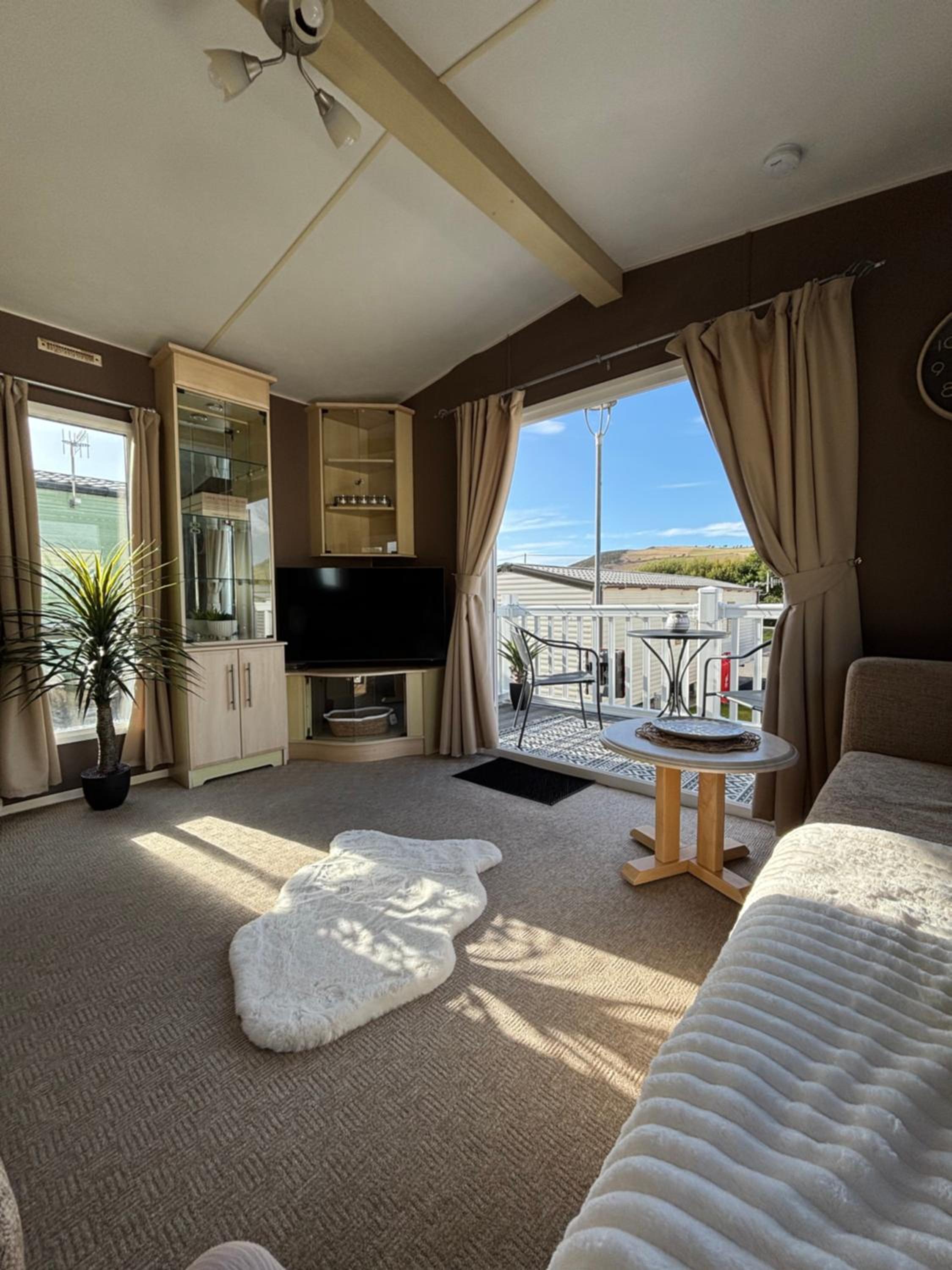 Welsh Bayview Retreat 2-Bed Caravan & 2-Bed Chalet at Clarach Bay Holiday Village