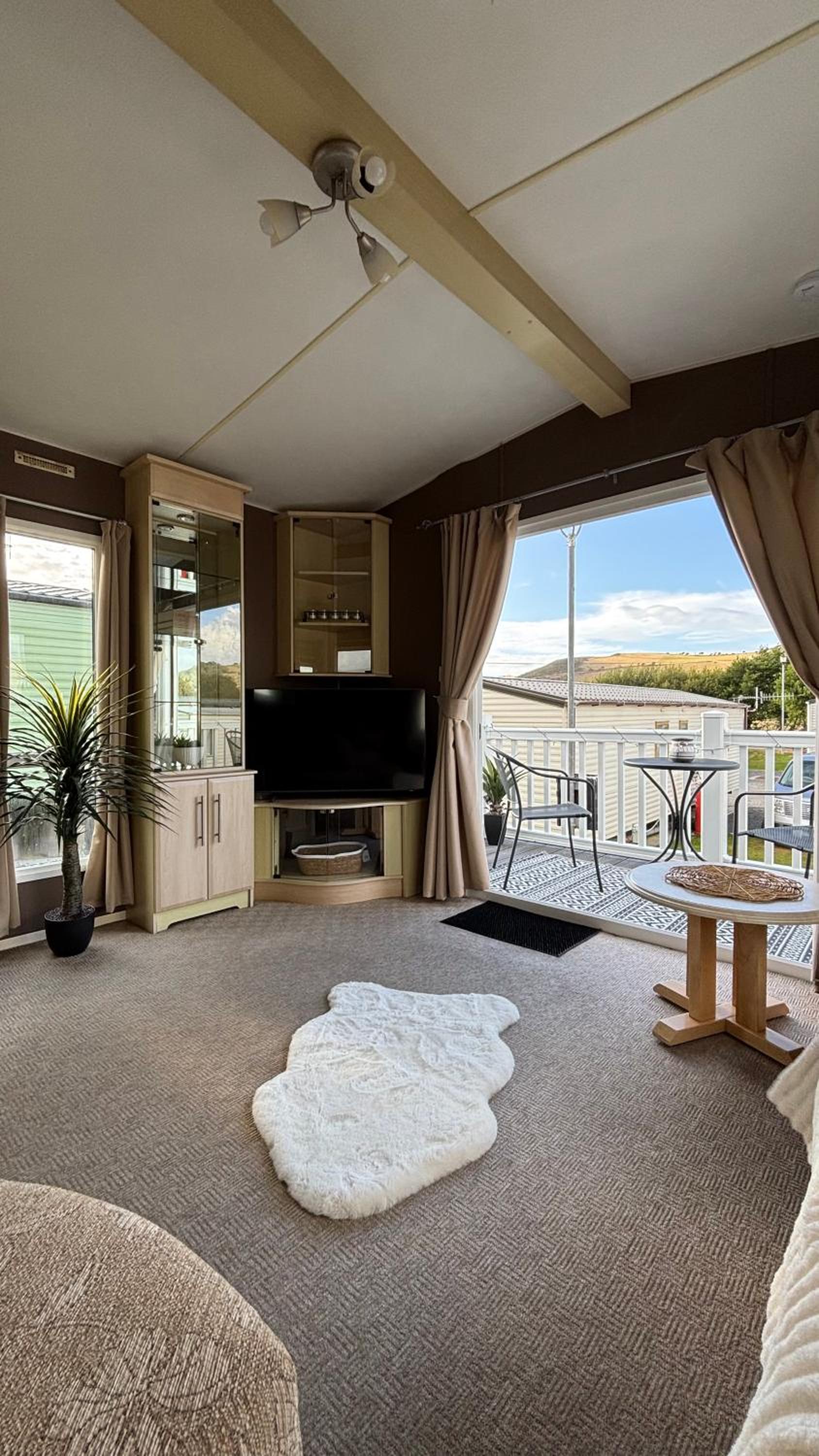 Welsh Bayview Retreat 2-Bed Caravan & 2-Bed Chalet at Clarach Bay Holiday Village