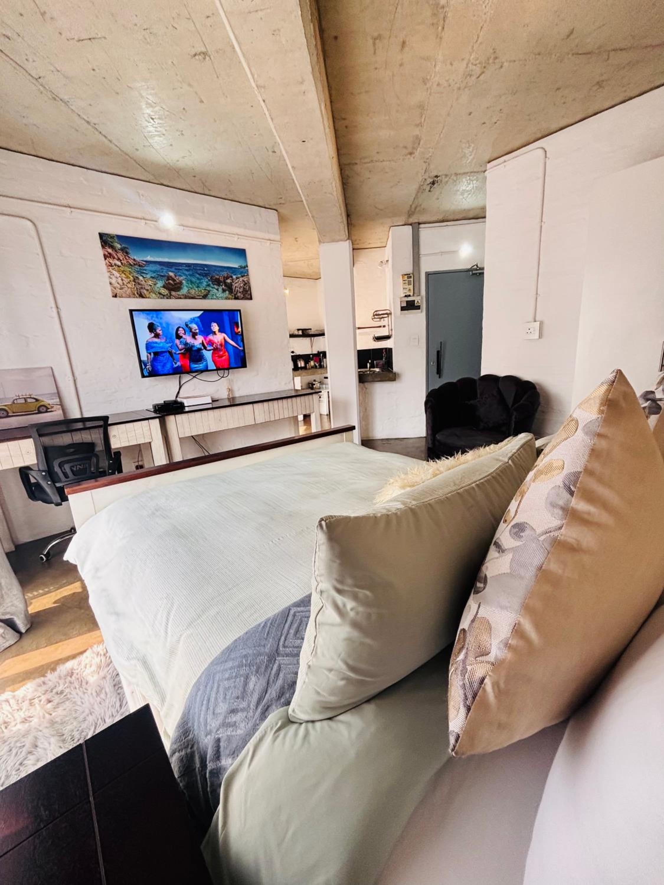 Cosy escape Balcony High speed WiFi Amenities