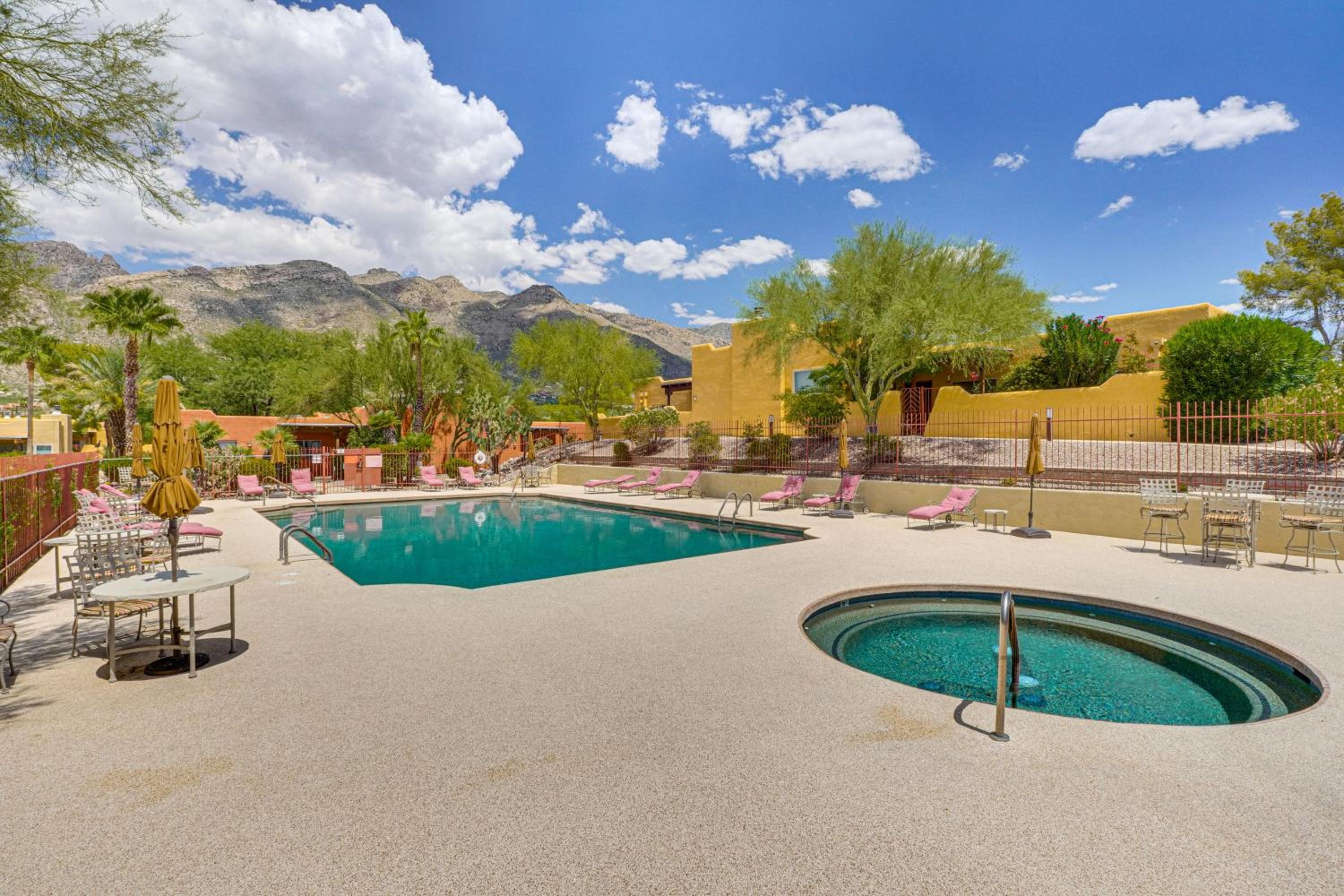 Pool and Hot Tub Access! Catalina Foothills Condo