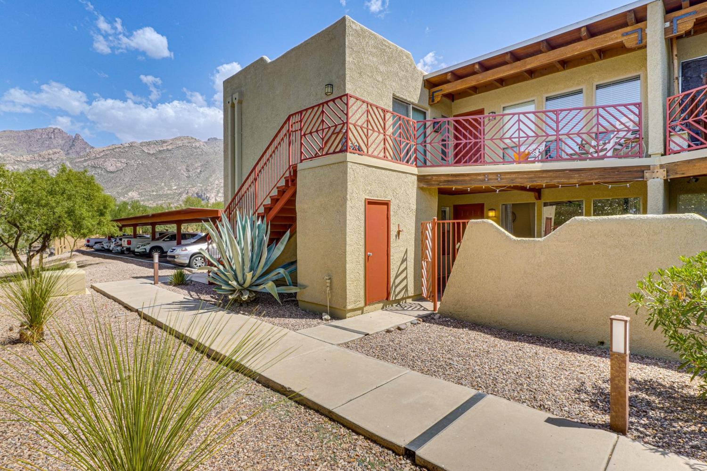 Pool and Hot Tub Access! Catalina Foothills Condo