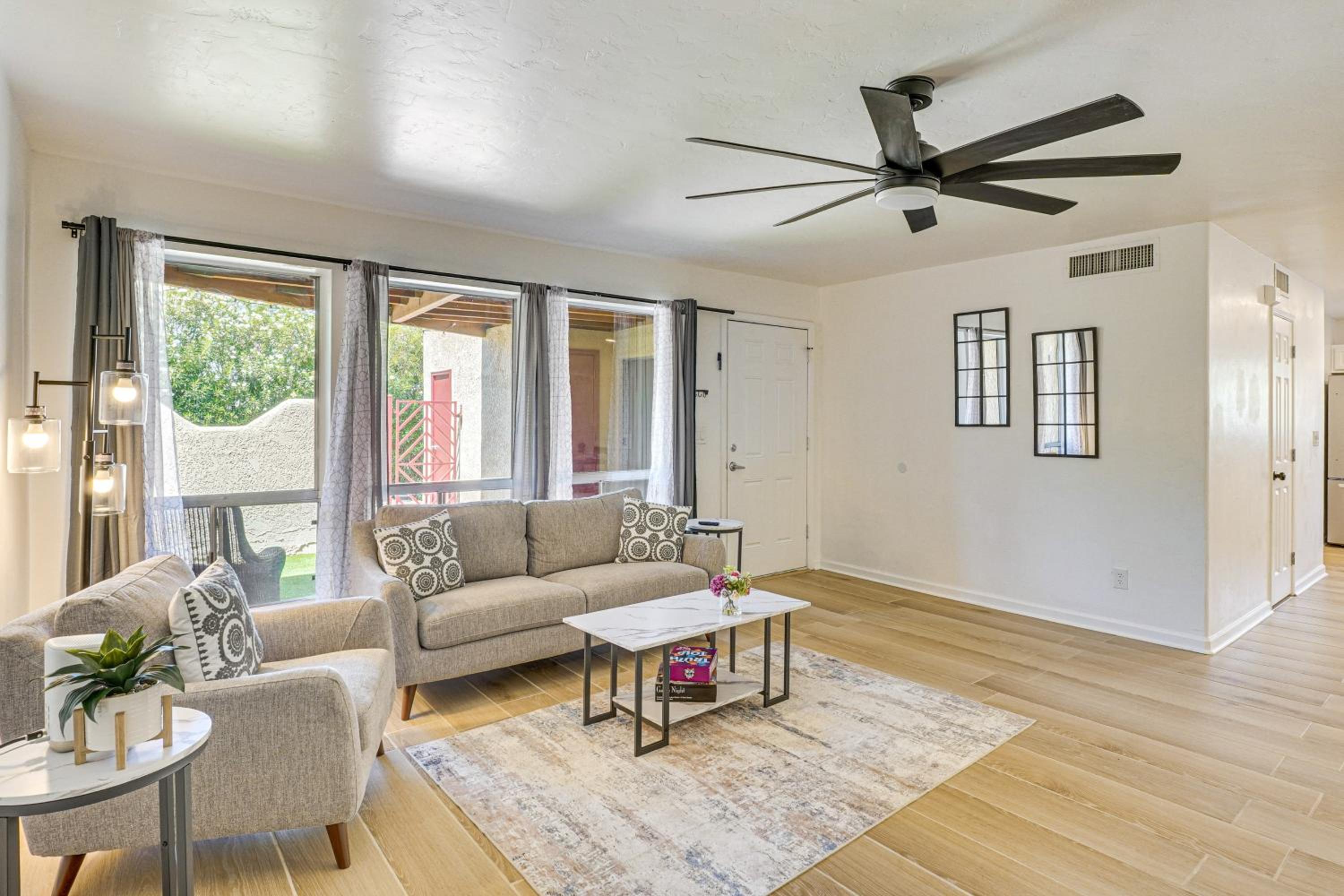 Pool and Hot Tub Access! Catalina Foothills Condo