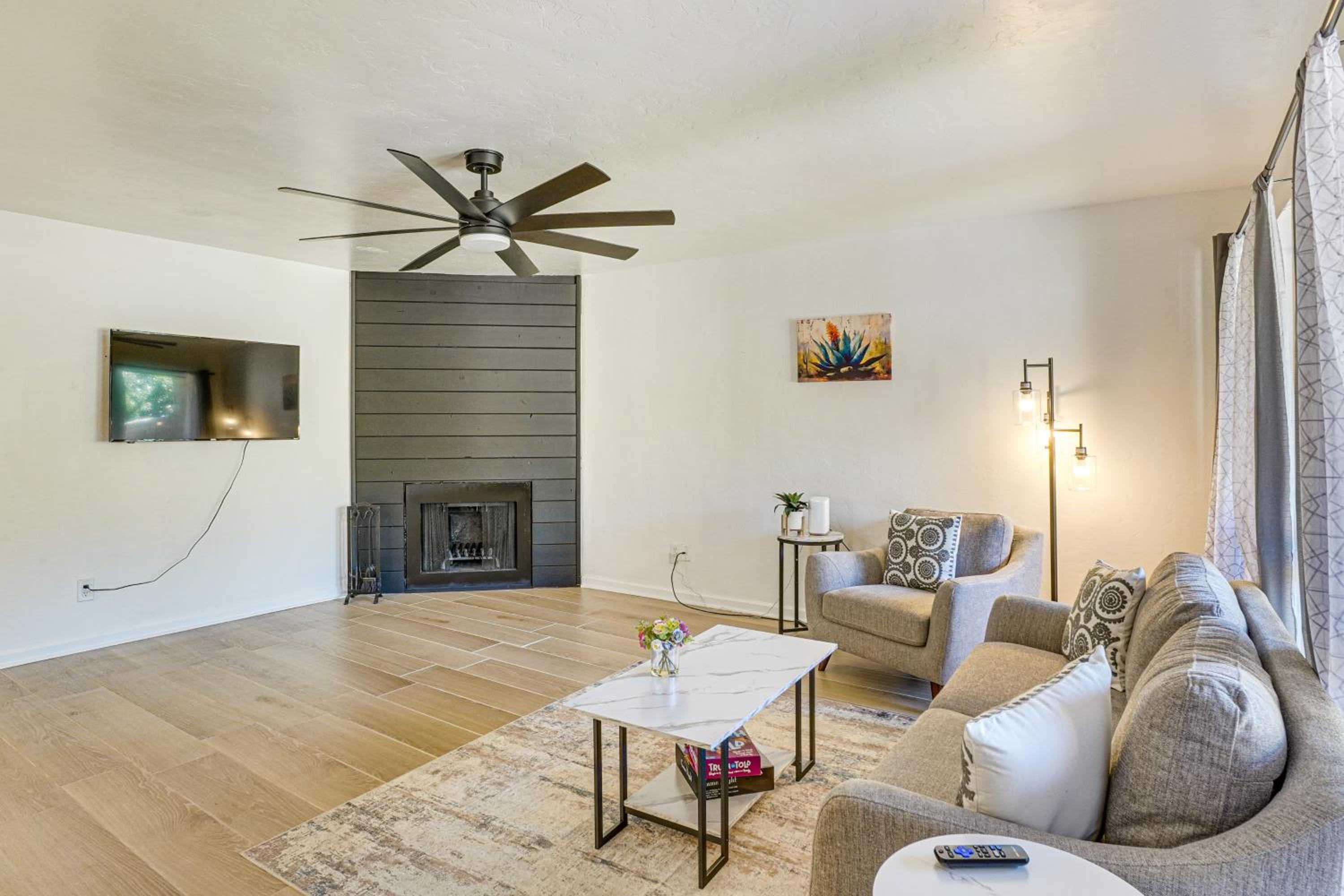 Pool and Hot Tub Access! Catalina Foothills Condo