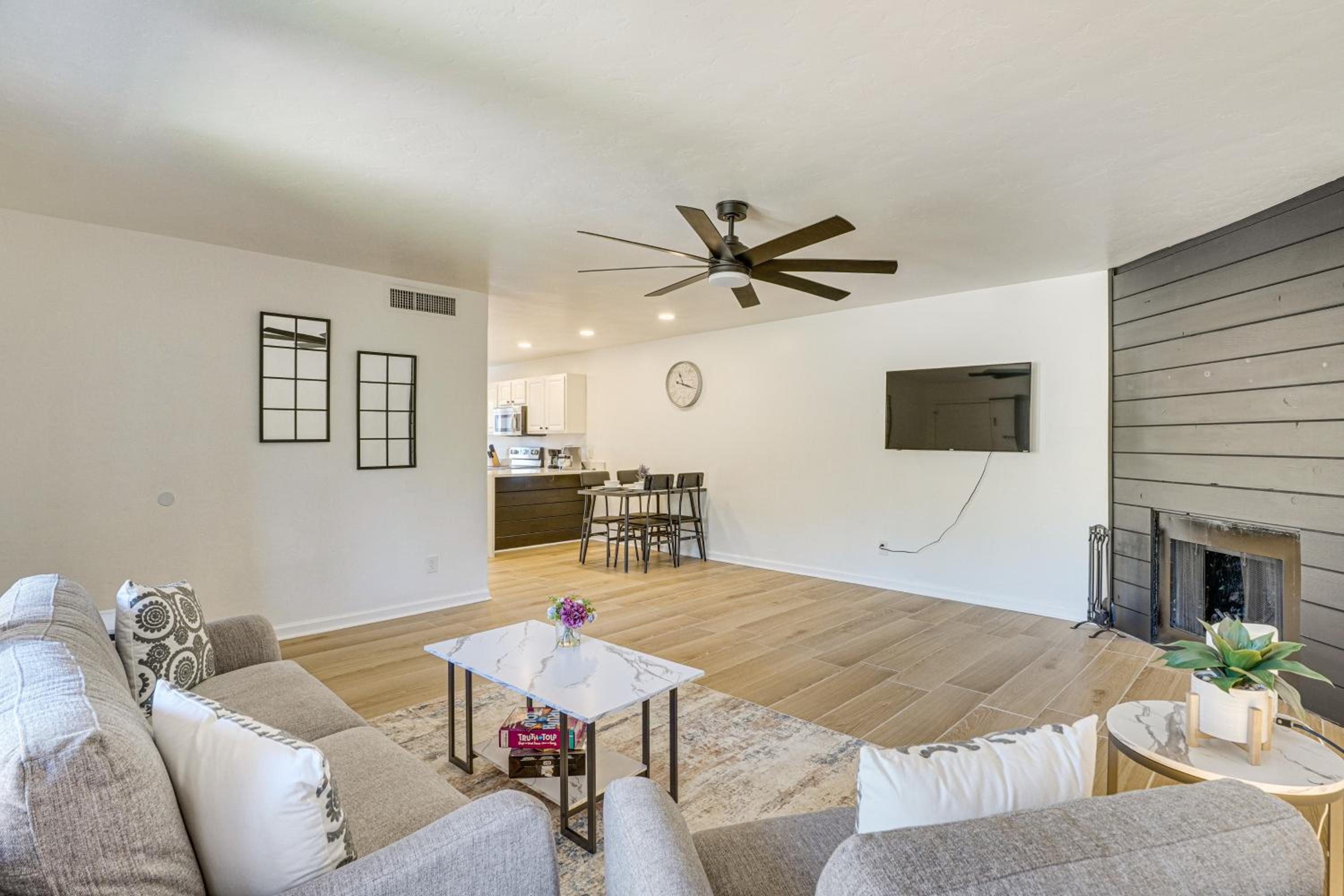 Pool and Hot Tub Access! Catalina Foothills Condo