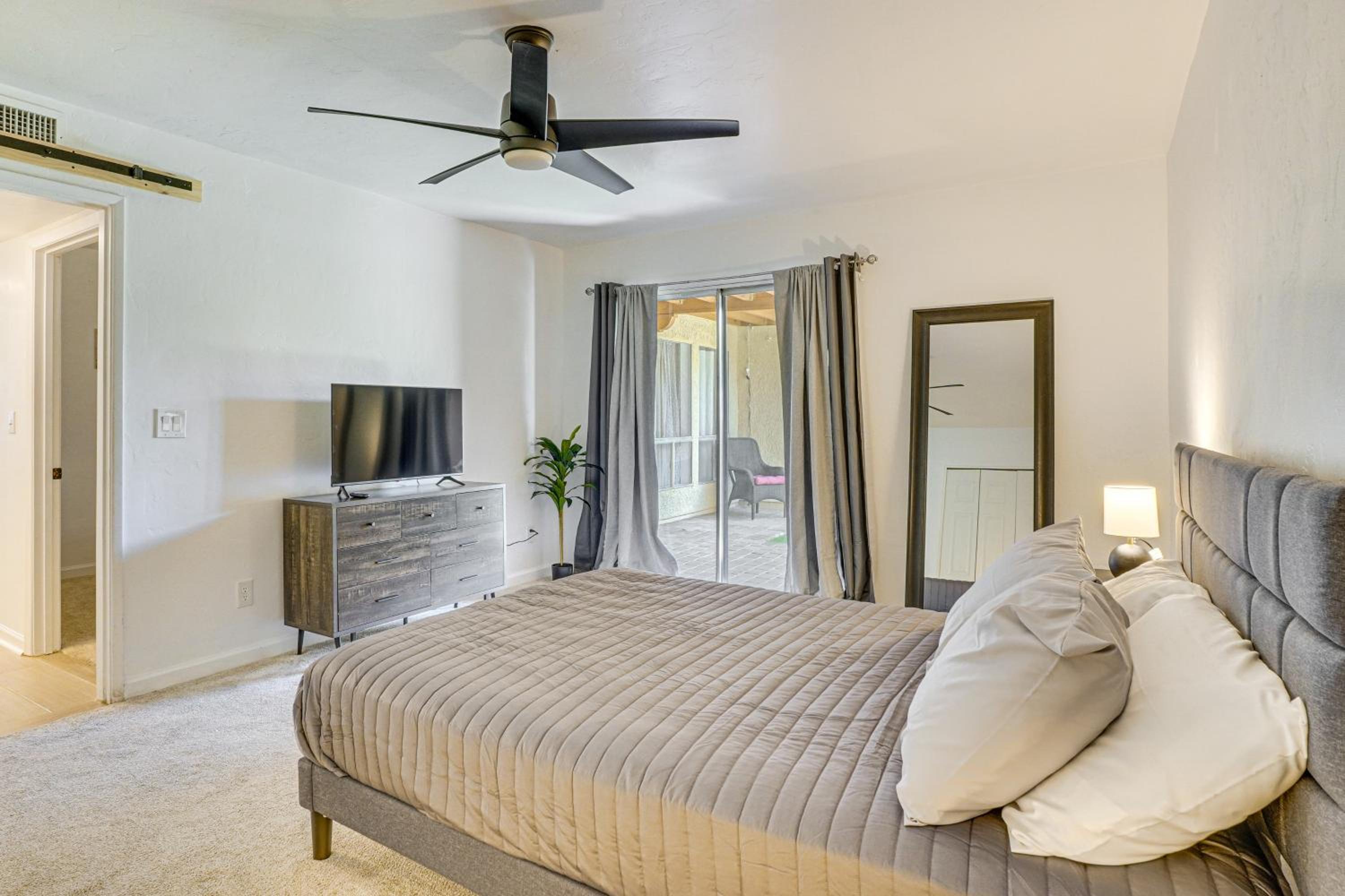 Pool and Hot Tub Access! Catalina Foothills Condo