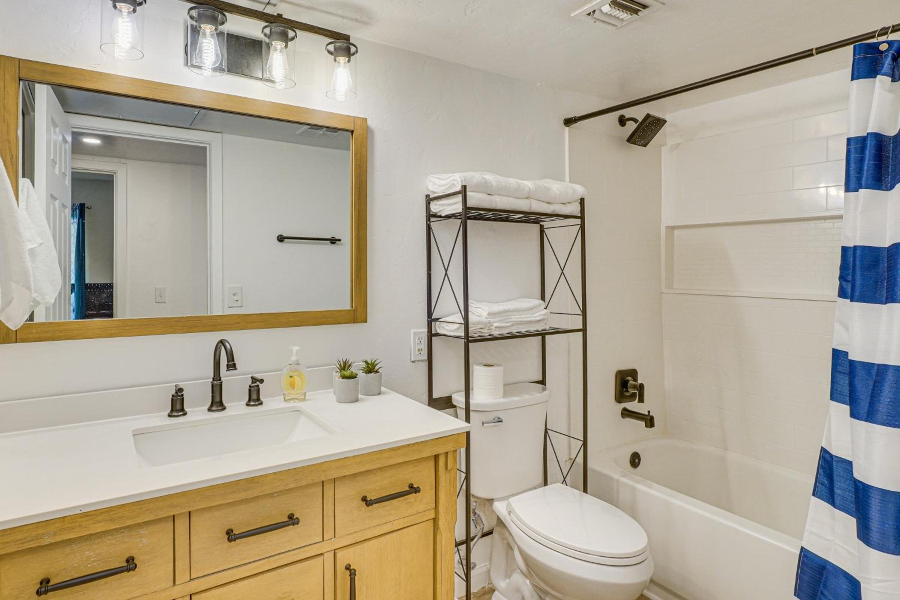 Pool and Hot Tub Access! Catalina Foothills Condo