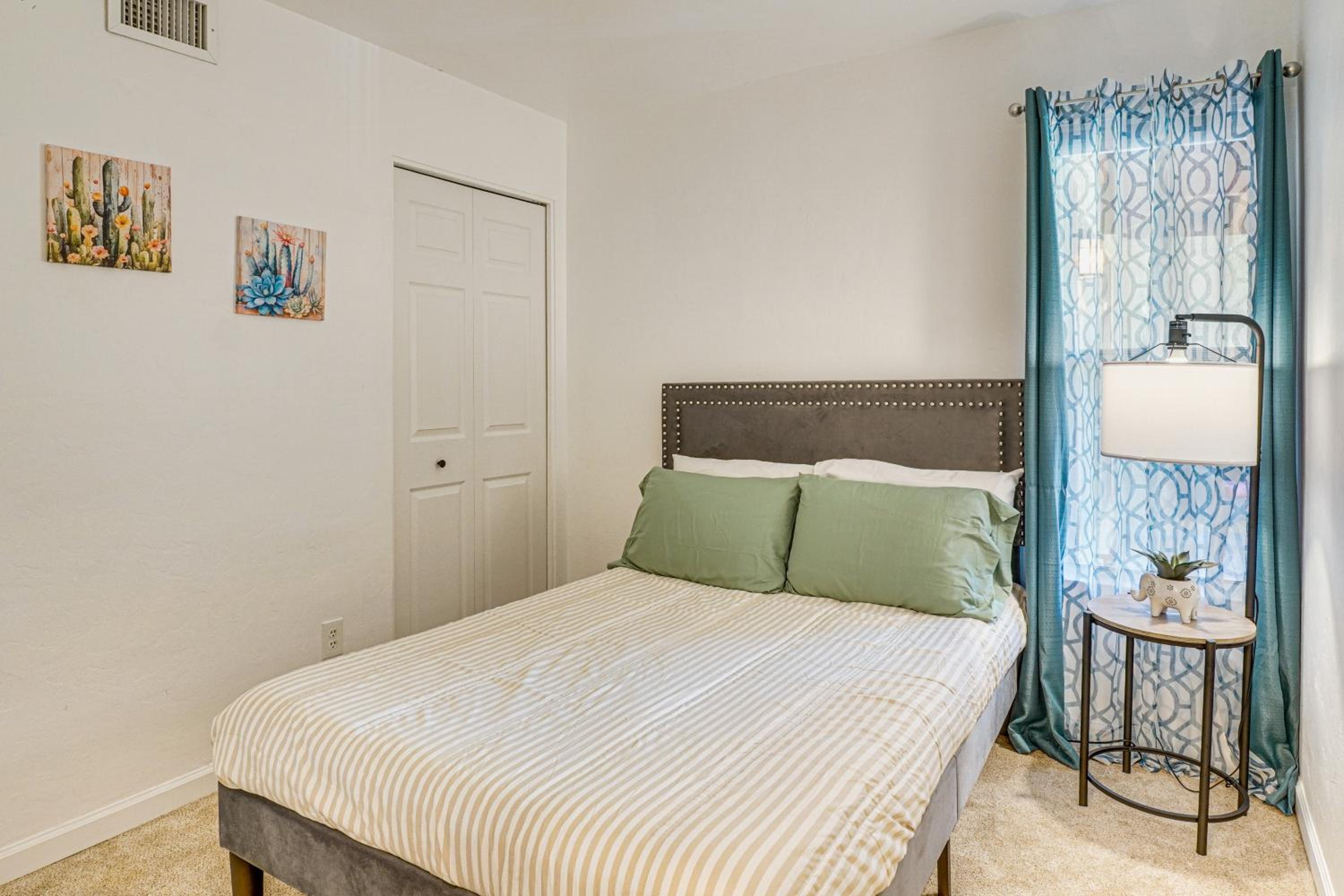 Pool and Hot Tub Access! Catalina Foothills Condo