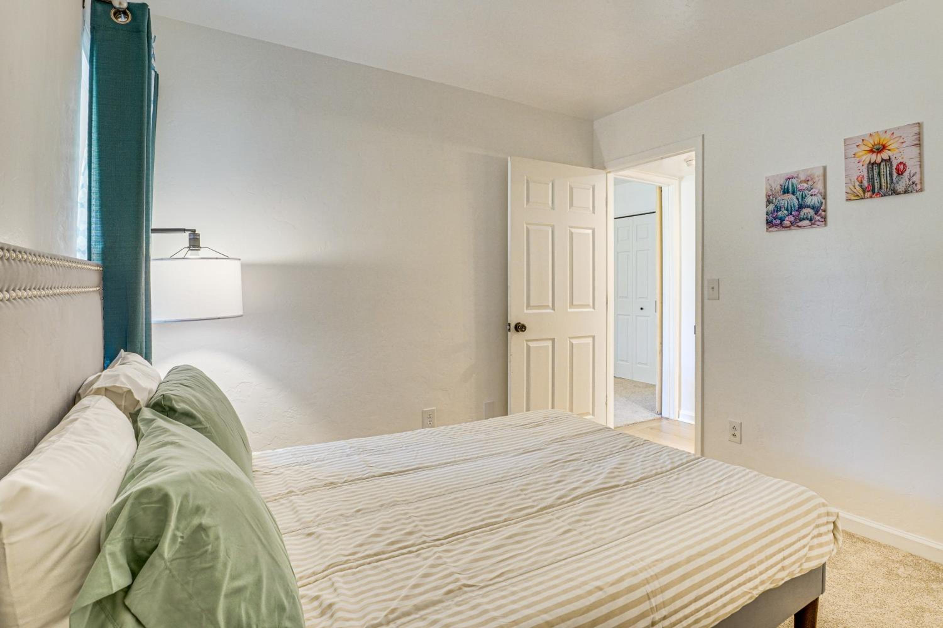 Pool and Hot Tub Access! Catalina Foothills Condo