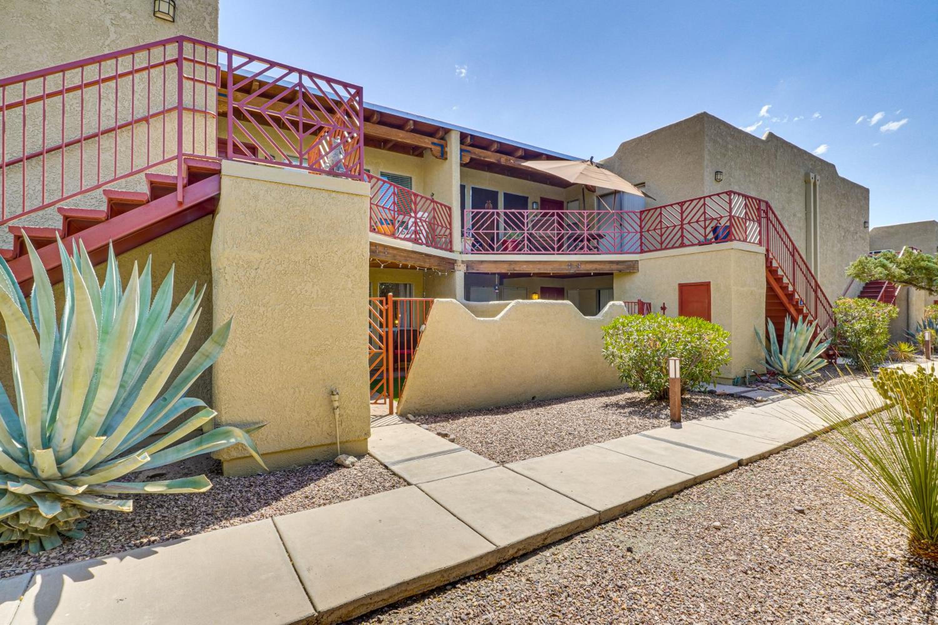 Pool and Hot Tub Access! Catalina Foothills Condo