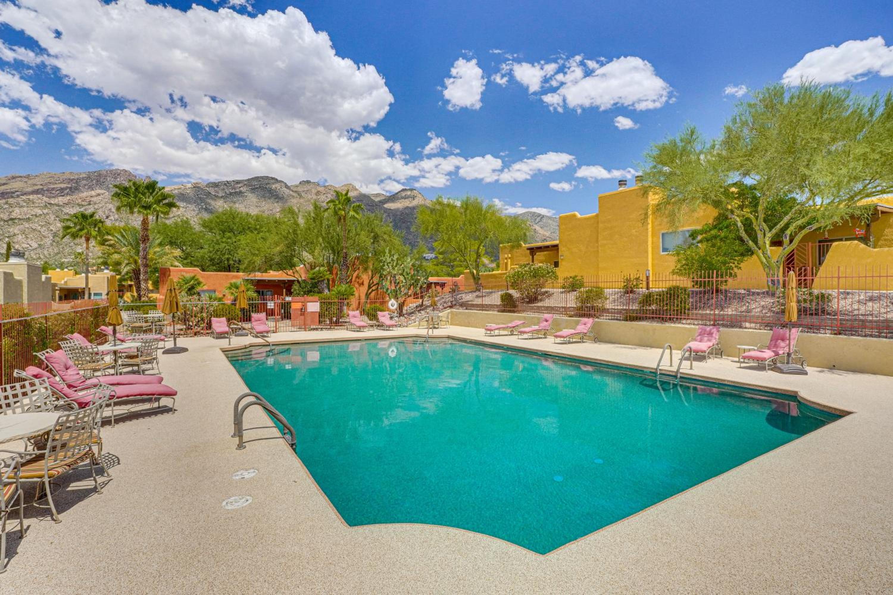 Pool and Hot Tub Access! Catalina Foothills Condo