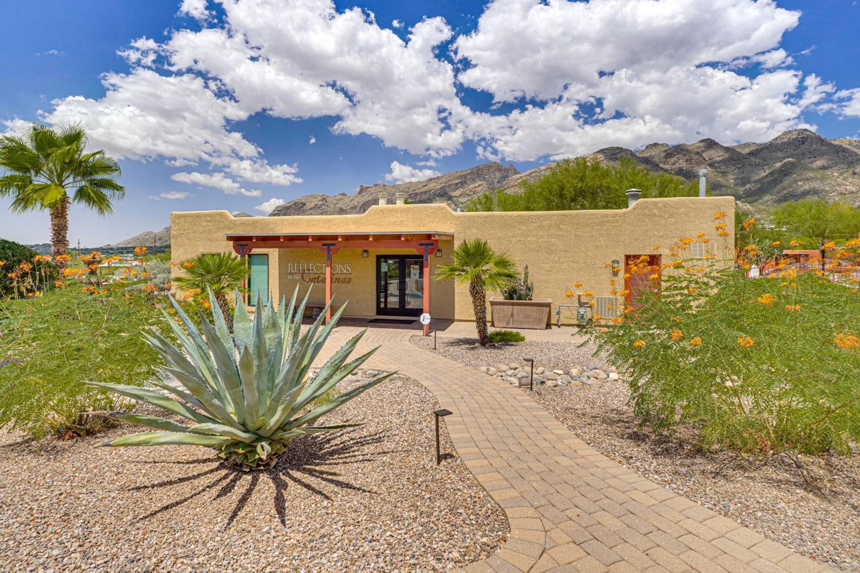 Pool and Hot Tub Access! Catalina Foothills Condo