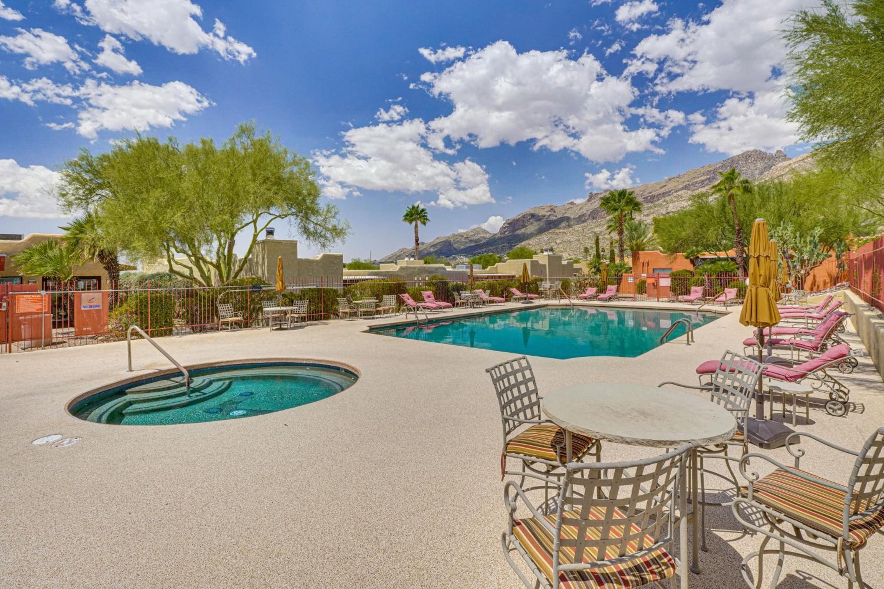 Pool and Hot Tub Access! Catalina Foothills Condo