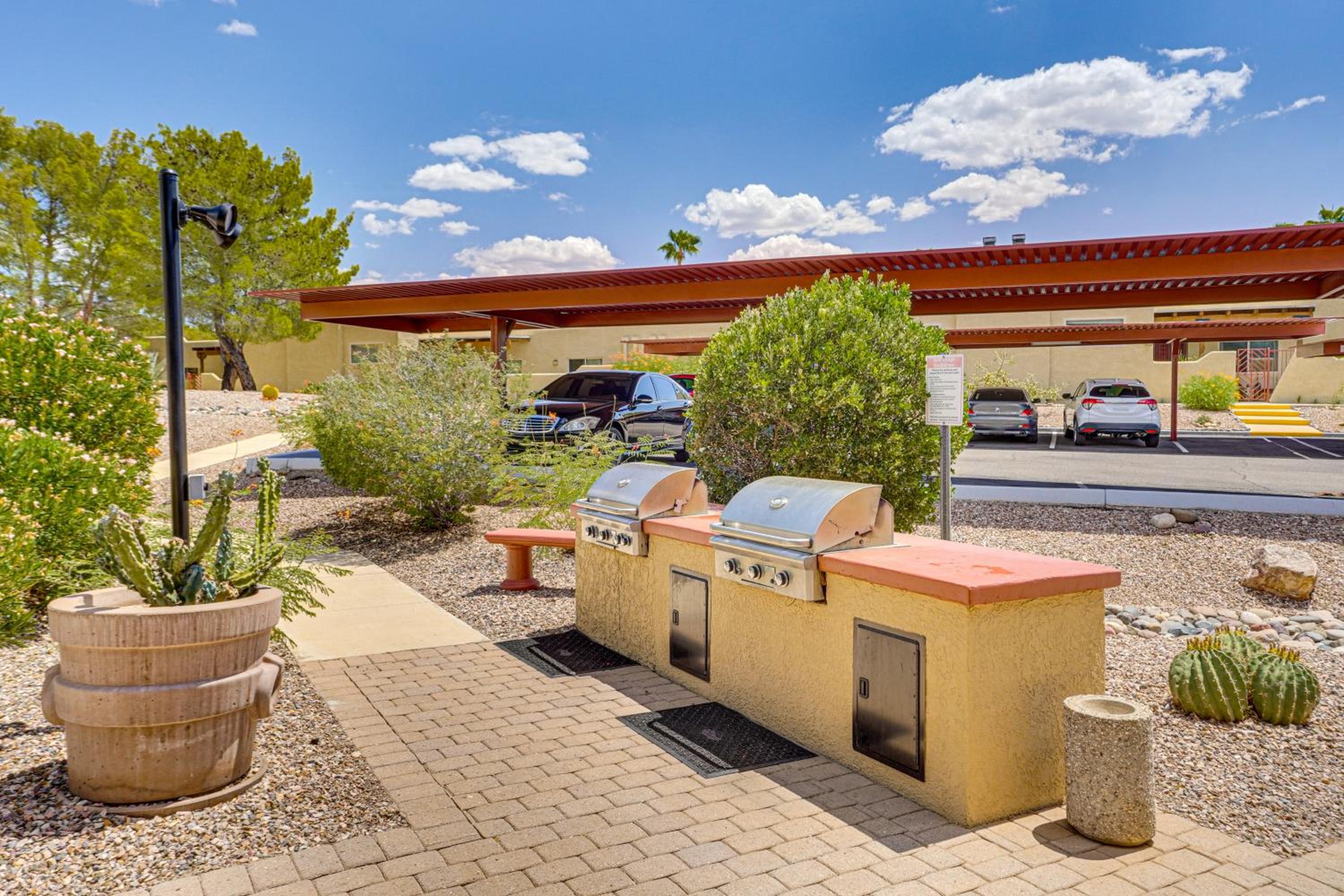 Pool and Hot Tub Access! Catalina Foothills Condo