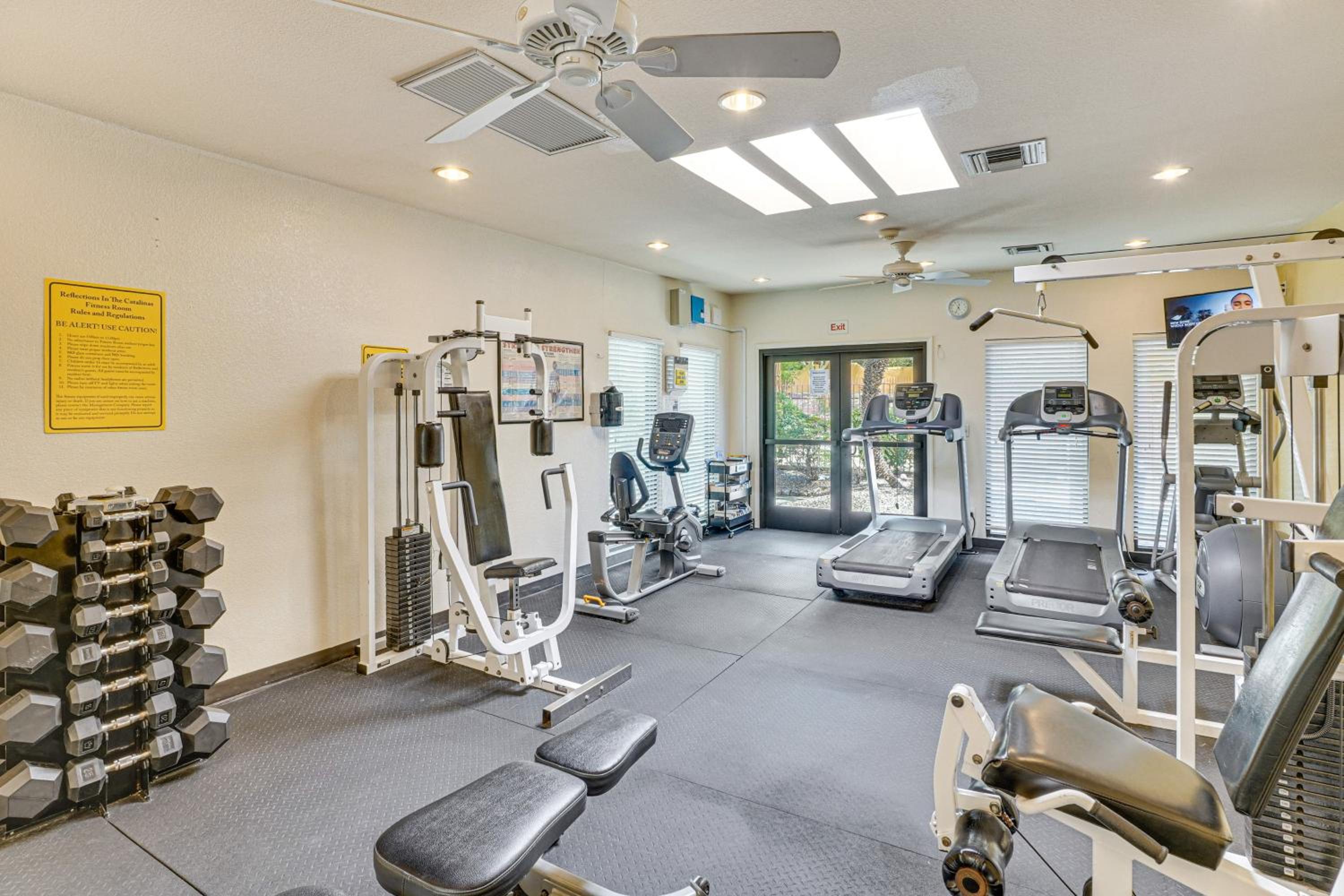 Pool and Hot Tub Access! Catalina Foothills Condo