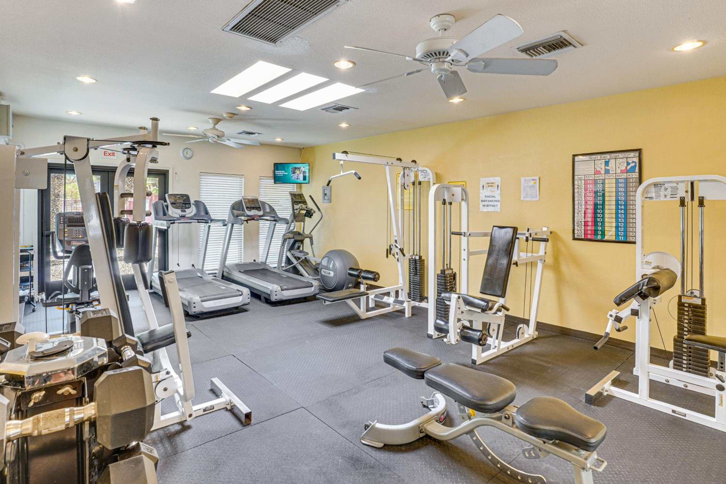 Pool and Hot Tub Access! Catalina Foothills Condo