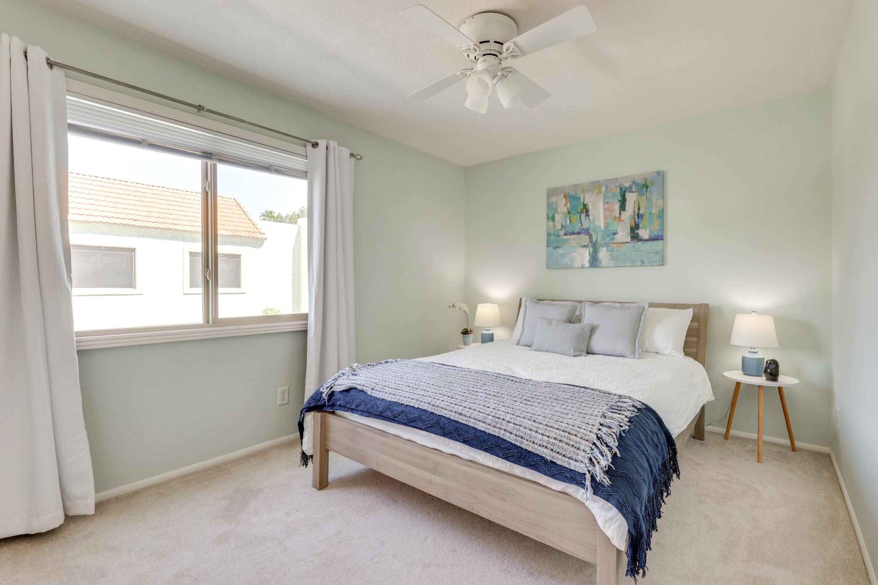 2 Mi to Old Town and Fashion Sq Townhome with Pools